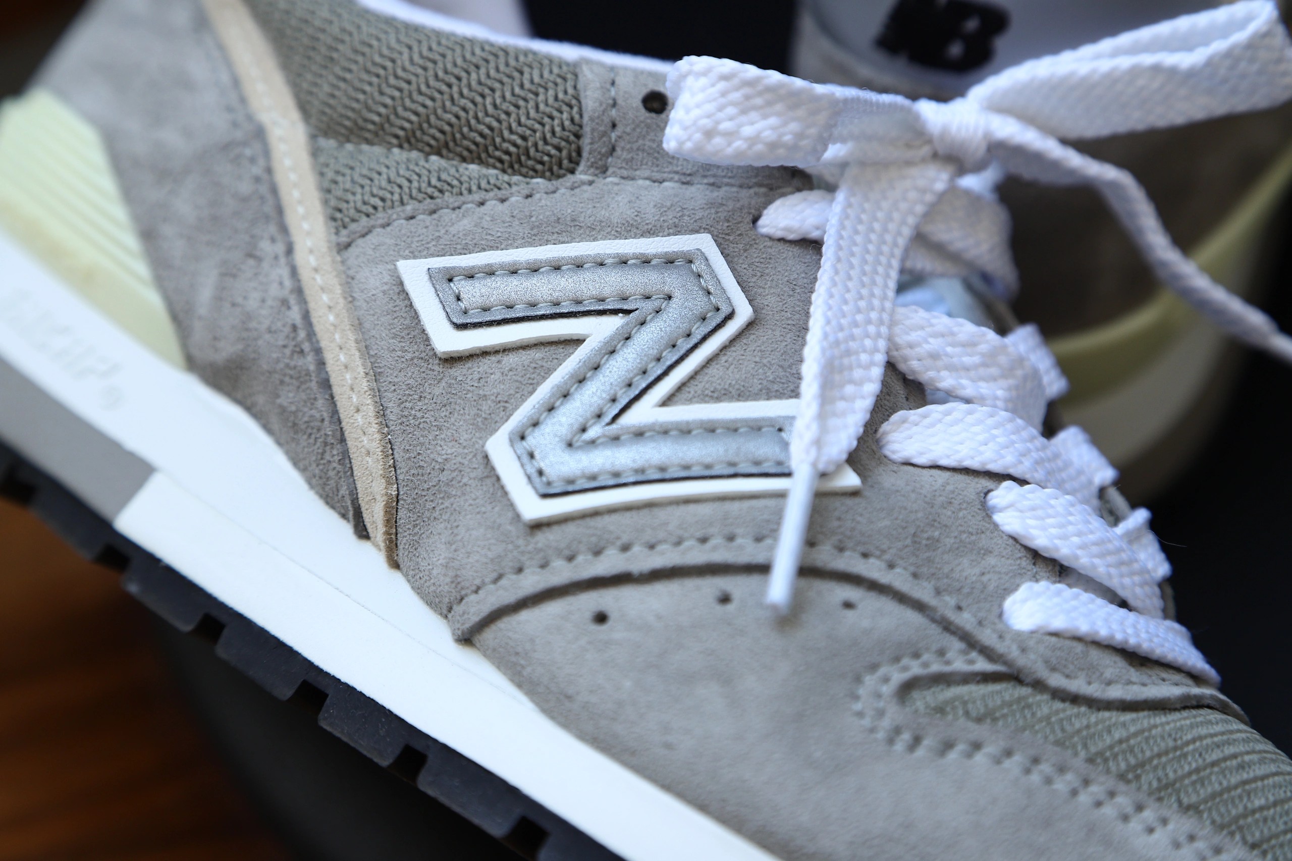 世代問わず愛されるニューバランスの名作「996」の人気色