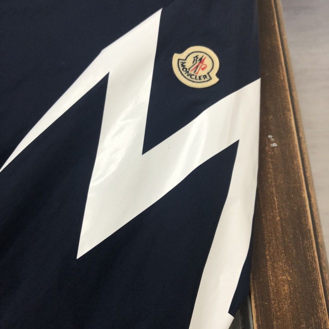MONCLER春と秋の新作フード付きウインドブレーカージャケット