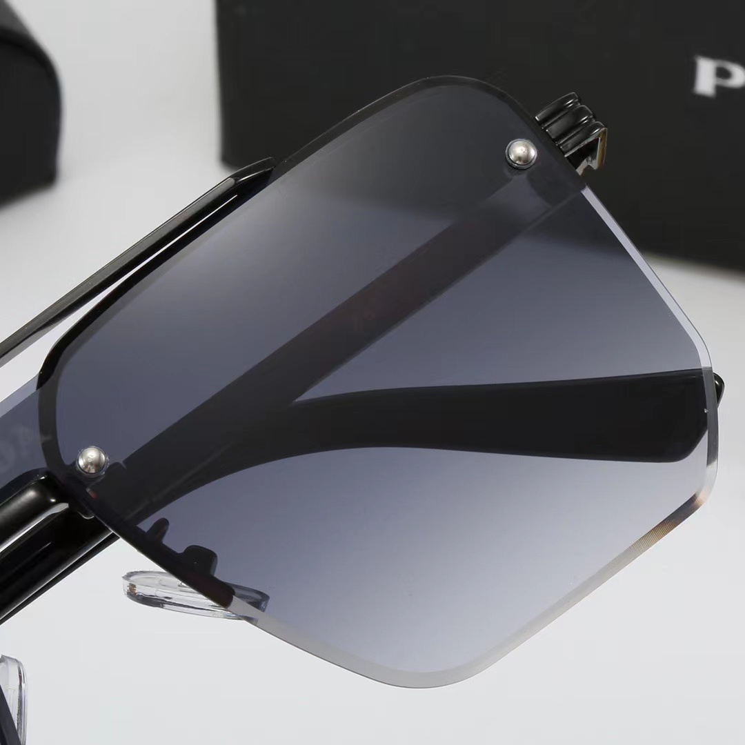 Prada サングラス S0016