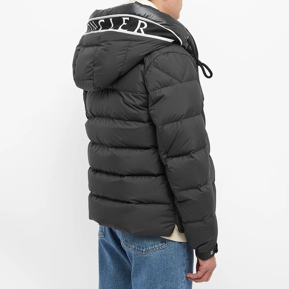 直営店買付・国内発送・送関込/MONCLER Cardereダウンジャケット