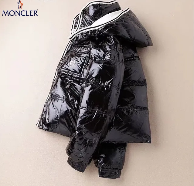 【MONCLER】（モンクレール） ダウンジャケット 長袖パーカー
