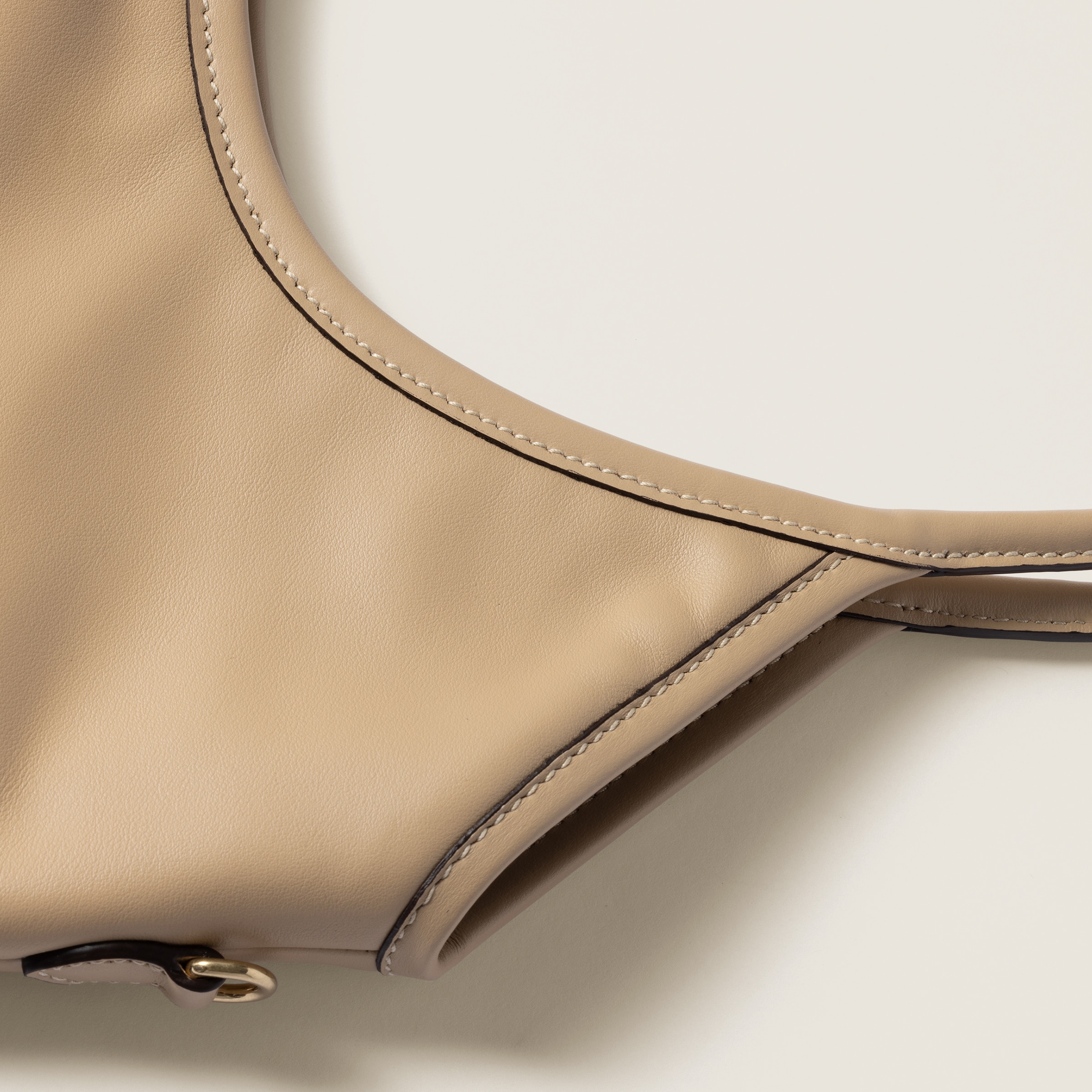 MiuMiu IVY(ミュウミュウ) トートバッグ (レディース)