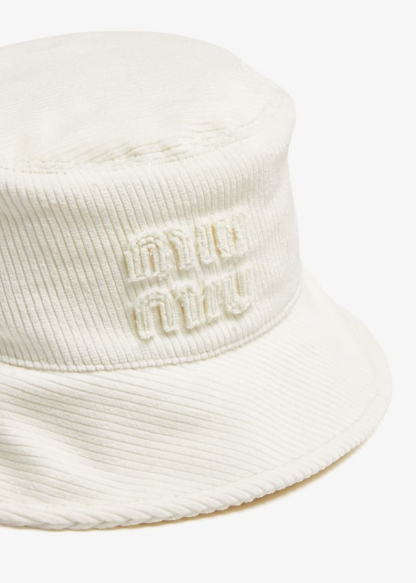 Miumiuミュウミュウ  ベルベットのバケットハット