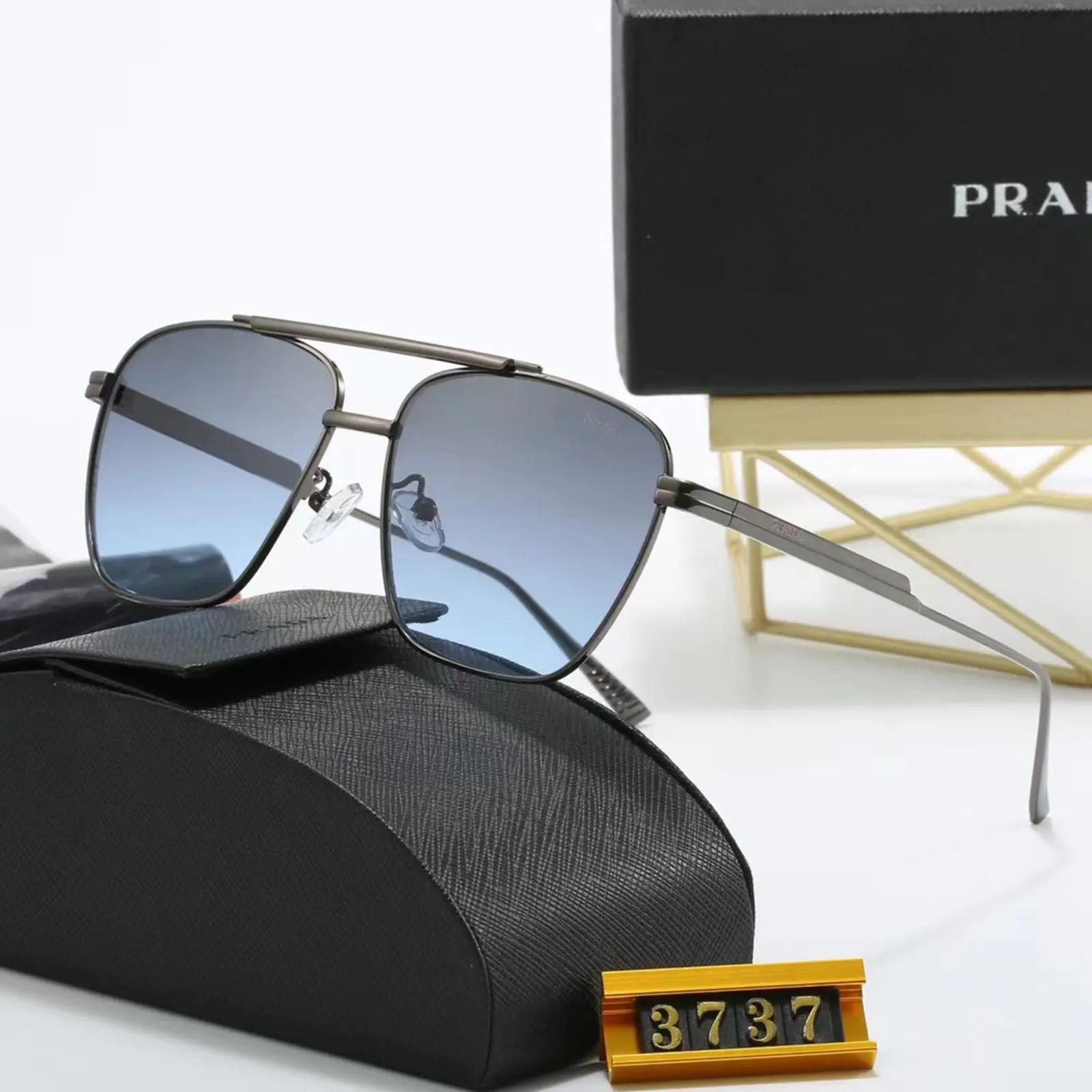 Prada サングラス 17