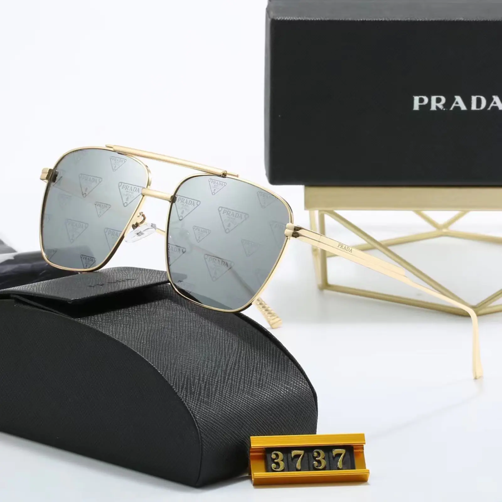 Prada サングラス 17