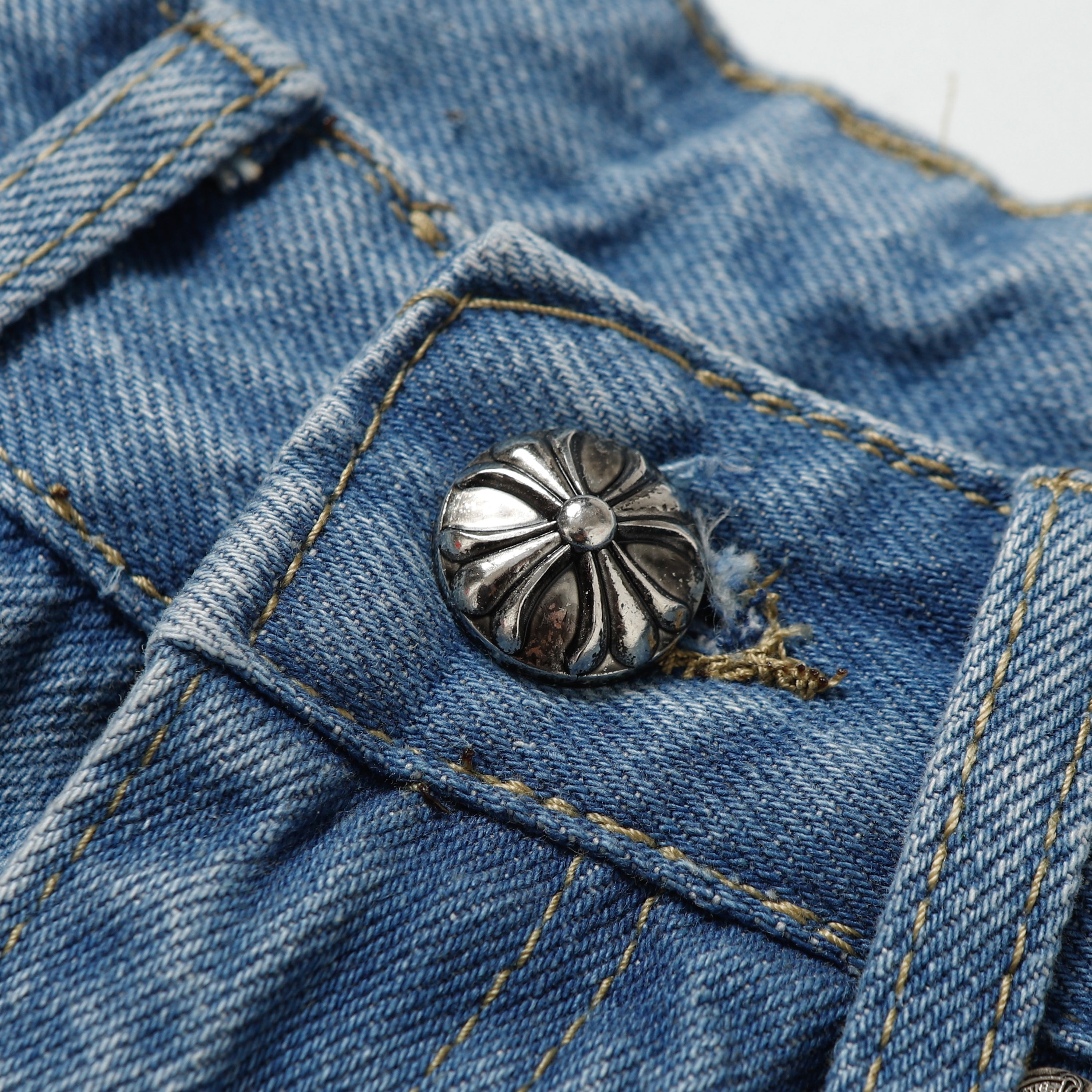 【Chrome Hearts】クロムハーツ リーバイス 505 ブラッククロスパッチジーンズ