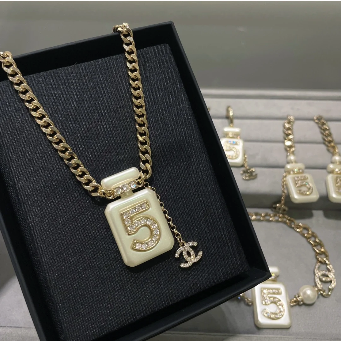 【国内発送/直営店】シャネル（CHANEL）ネックレス 香水瓶アクセサリー