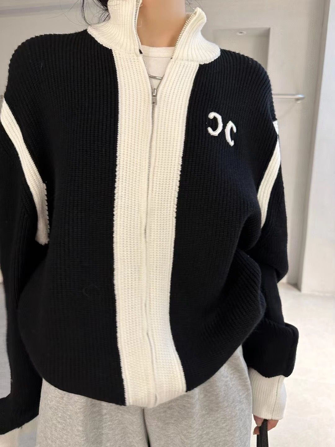 LOEWE高品質刺繍ニットカーディガンセーター