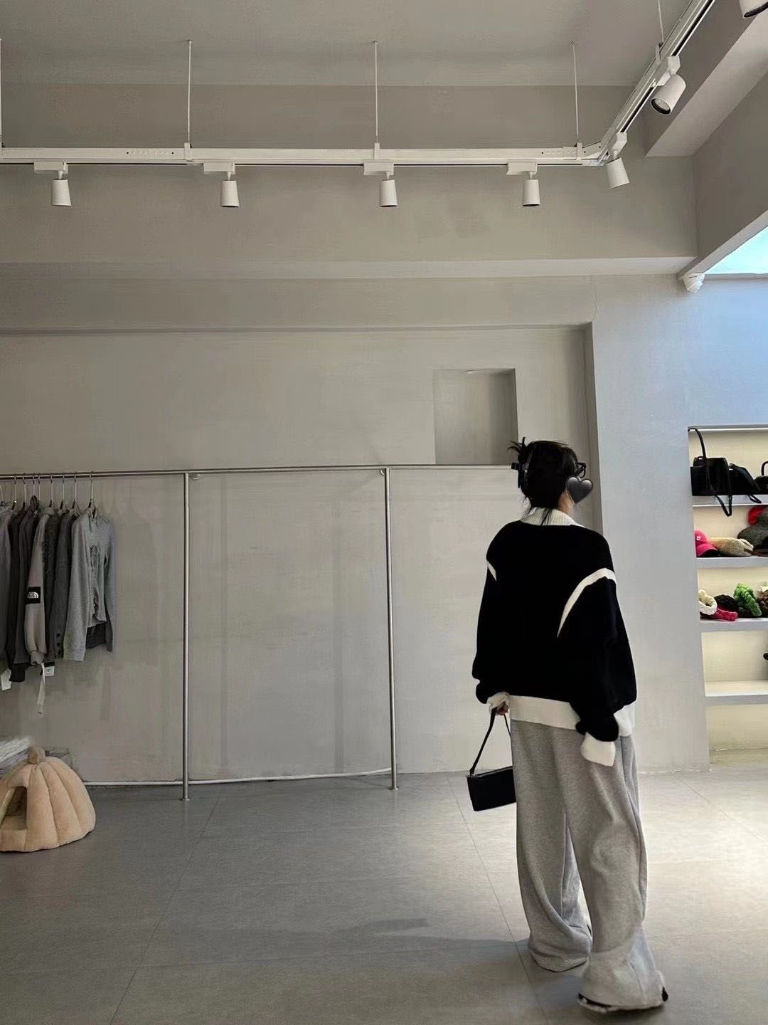 LOEWE高品質刺繍ニットカーディガンセーター