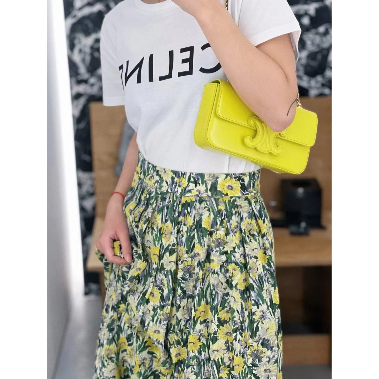 CELINE 2025年春夏新作 クラシックロゴ レタープリント 半袖Tシャツ 【男女兼用】