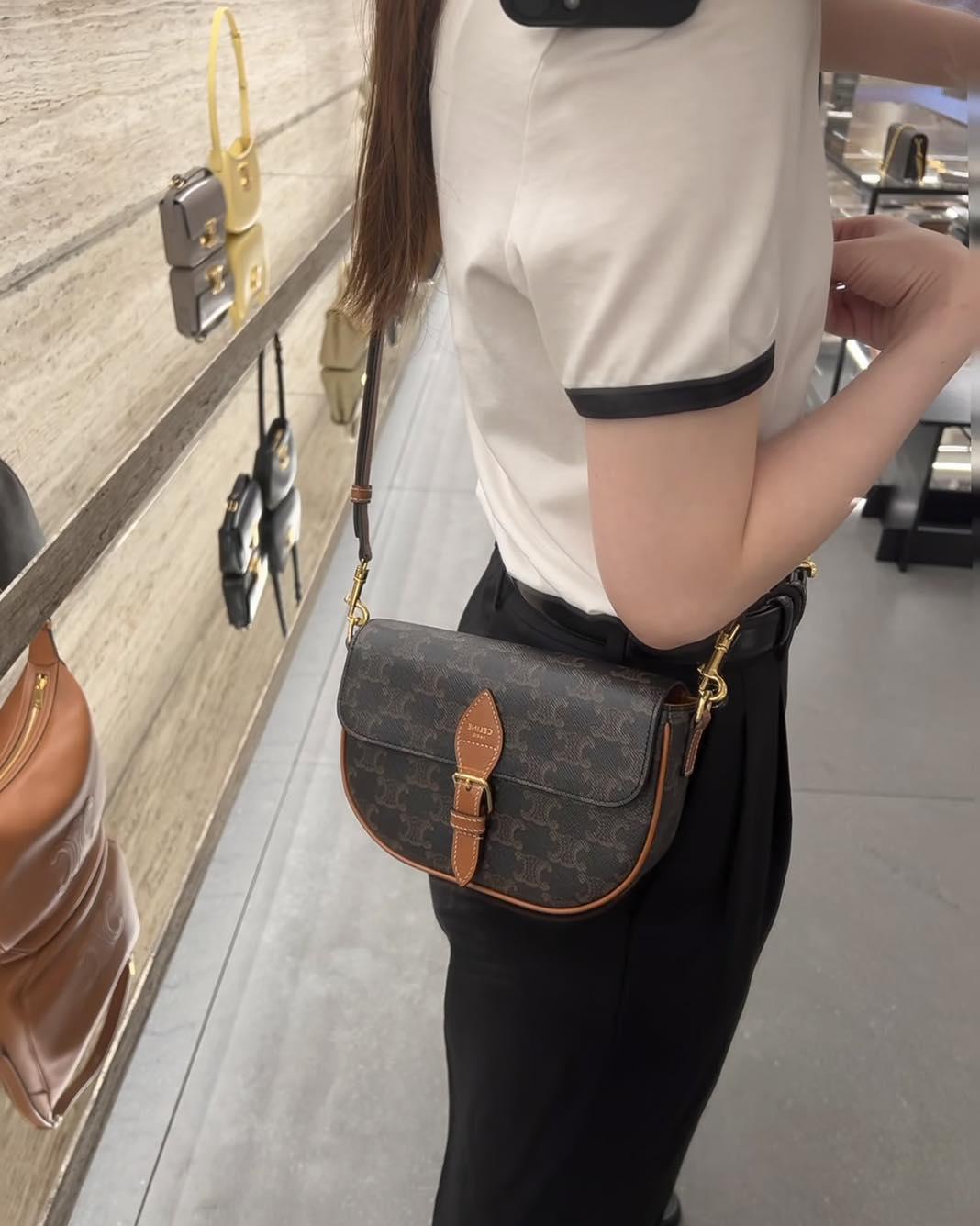 Celine/セリーヌ 25FW トリオンフ フォルコ ショルダーバッグ 122652GTL