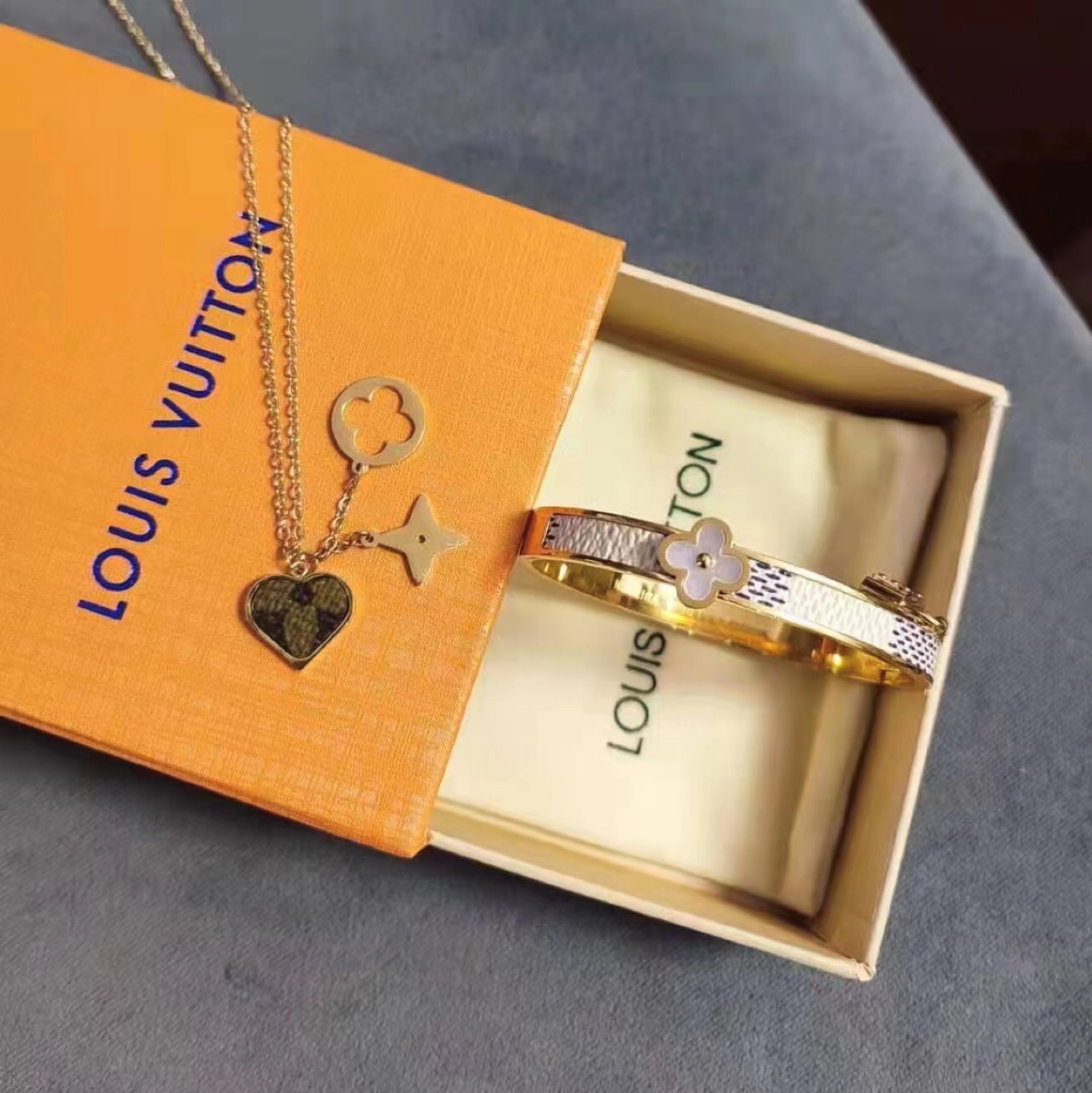 【国内発送/直営店】人気のブレスレット