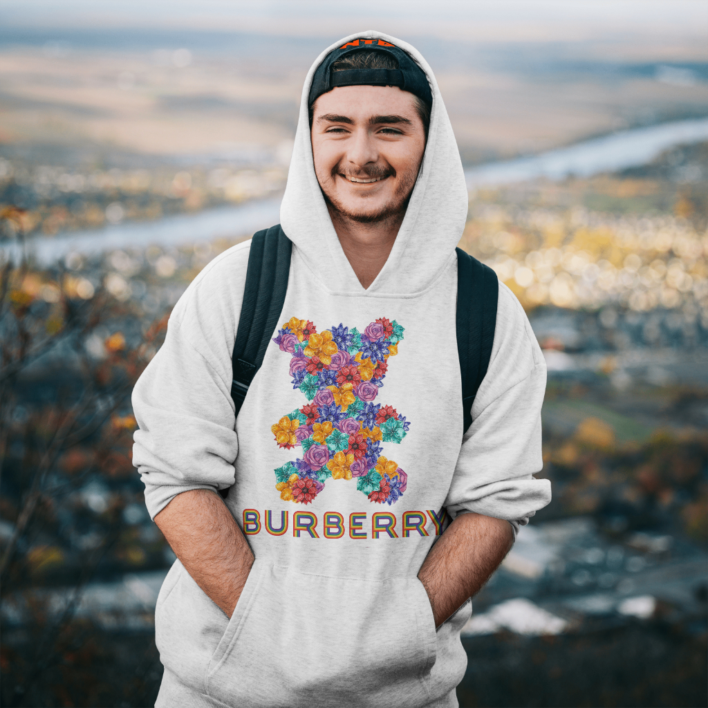 Burberryスウェット クル パーカー プリント  綿　男女兼用