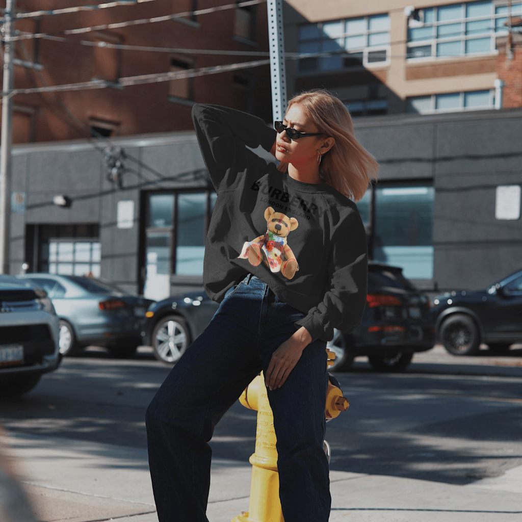 Burberryスウェット クル パーカー プリント  綿　男女兼用