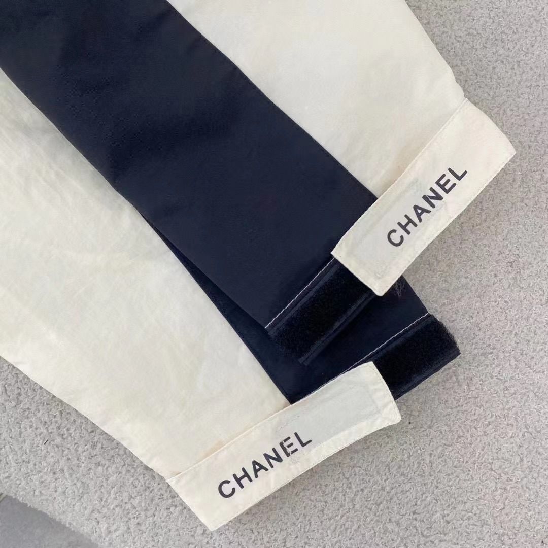 CHANELレトロ風インパクトカラーの連帽カーディガンコート