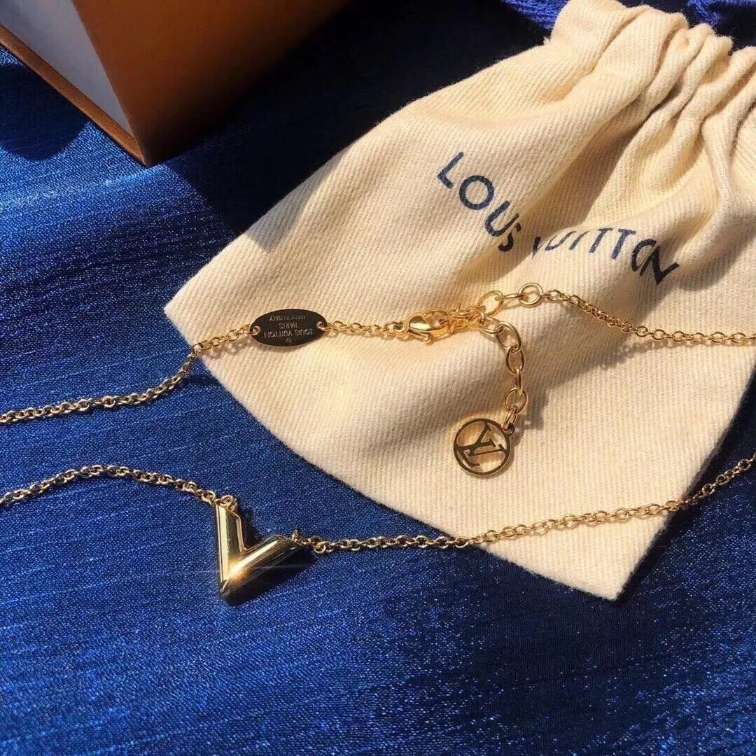 【国内発送/直営店】ネックレス 平野紫耀さん着用！M61083 アクセサリー LV ペンダント ・エセンシャルV 専用箱付き