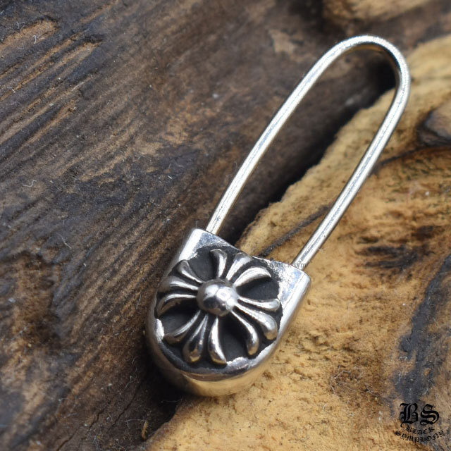 クロムハーツ CHプラス セーフティーピン スモール ピアス