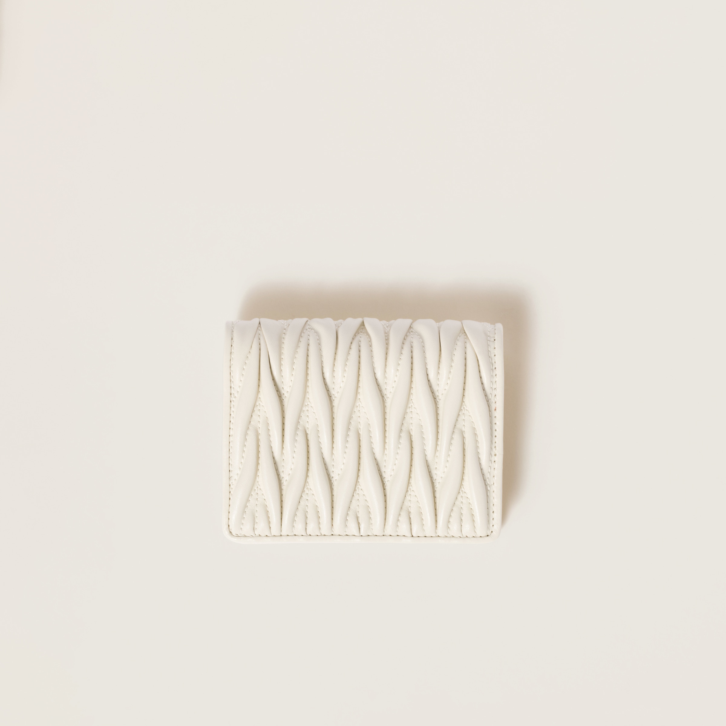 MIUMIU ミュウミュウ マテラッセ レザー 二つ折り財布