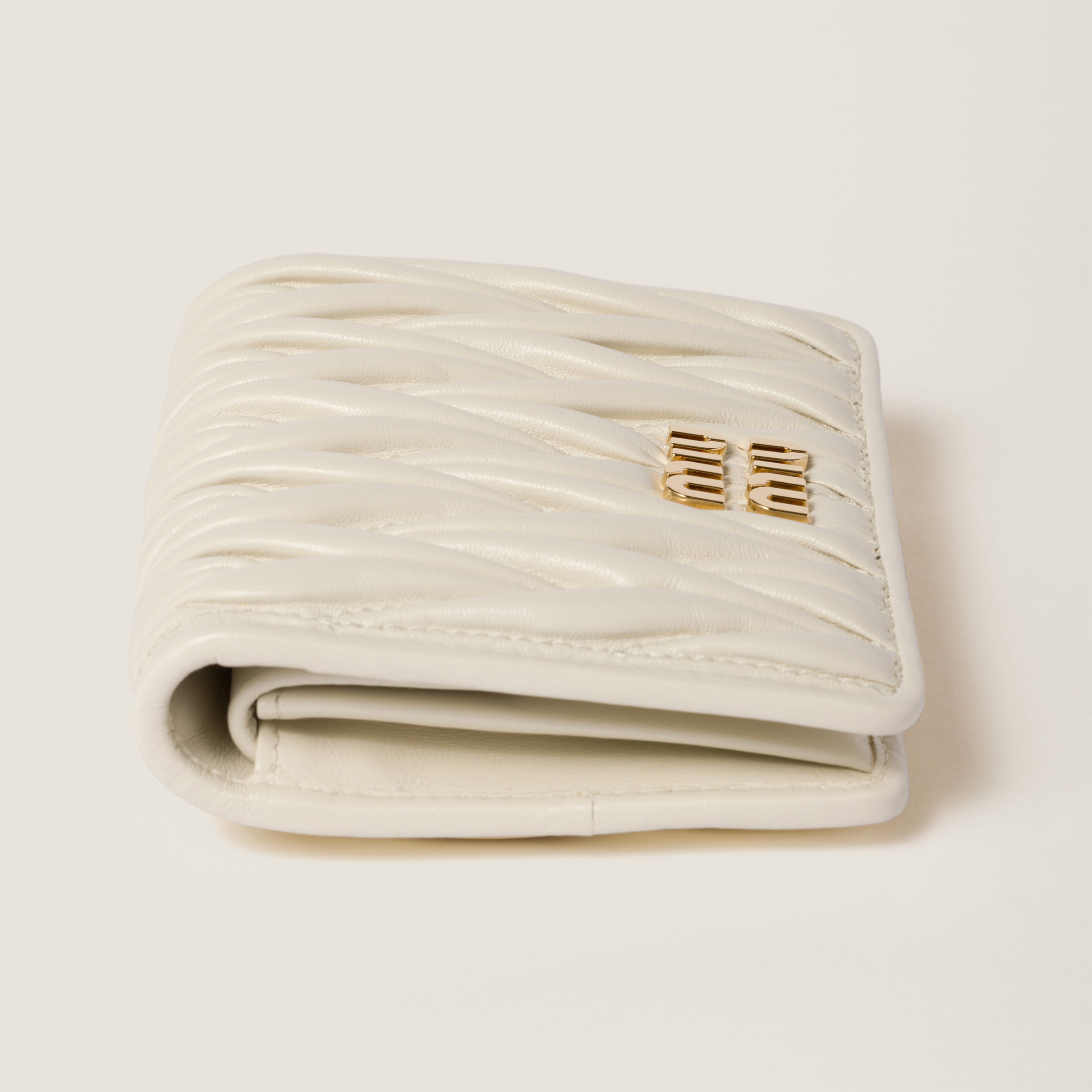 MIUMIU ミュウミュウ マテラッセ レザー 二つ折り財布