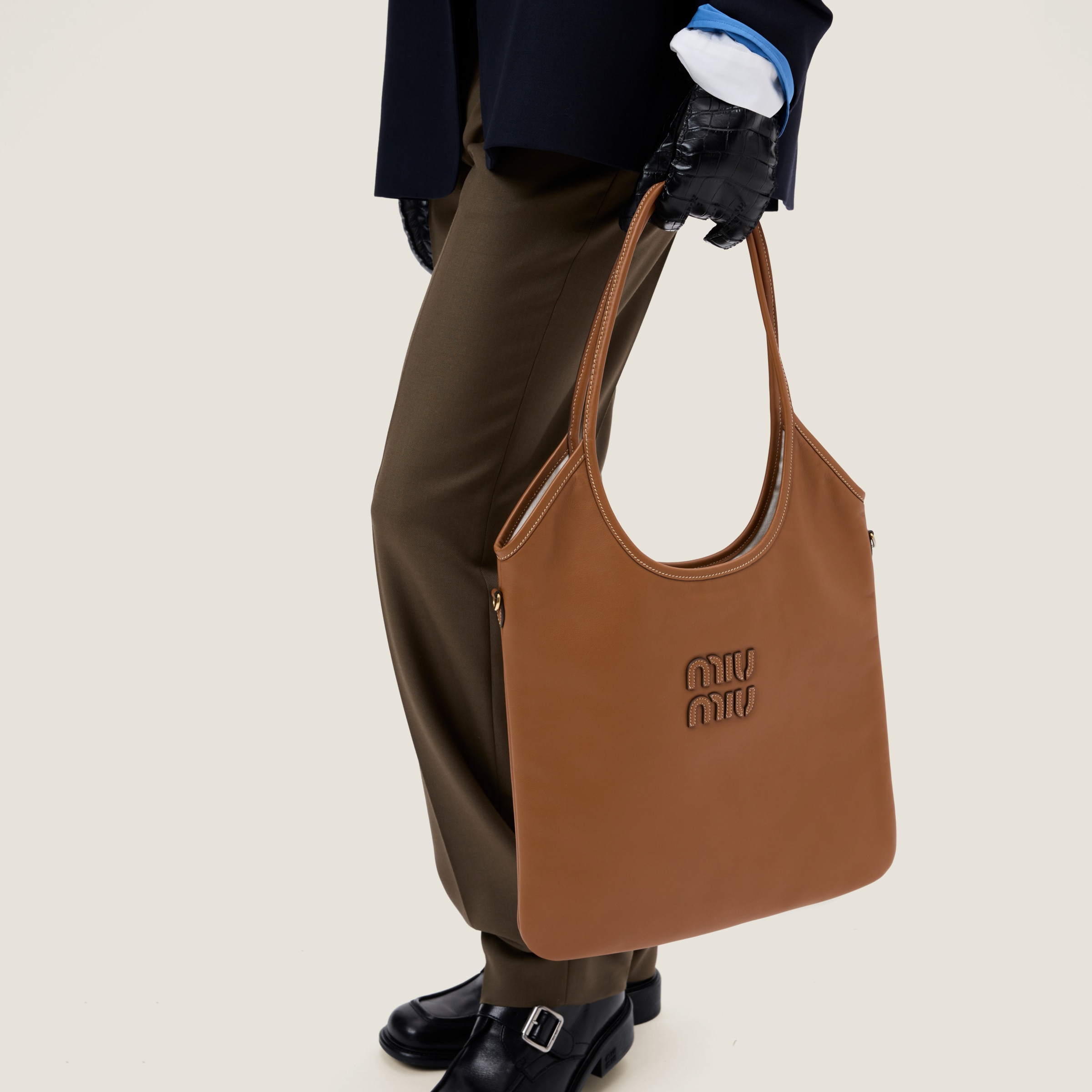 MiuMiu IVY(ミュウミュウ) トートバッグ (レディース)