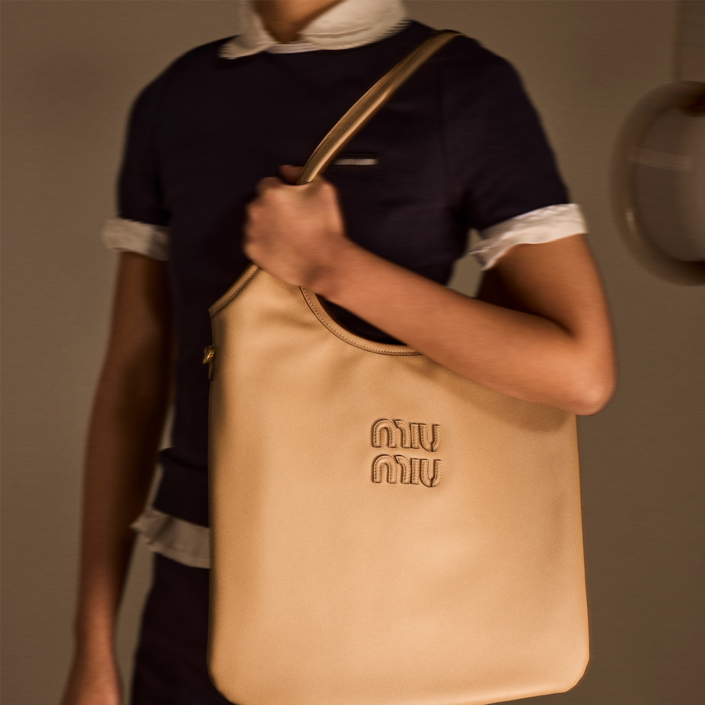 MiuMiu IVY(ミュウミュウ) トートバッグ (レディース)