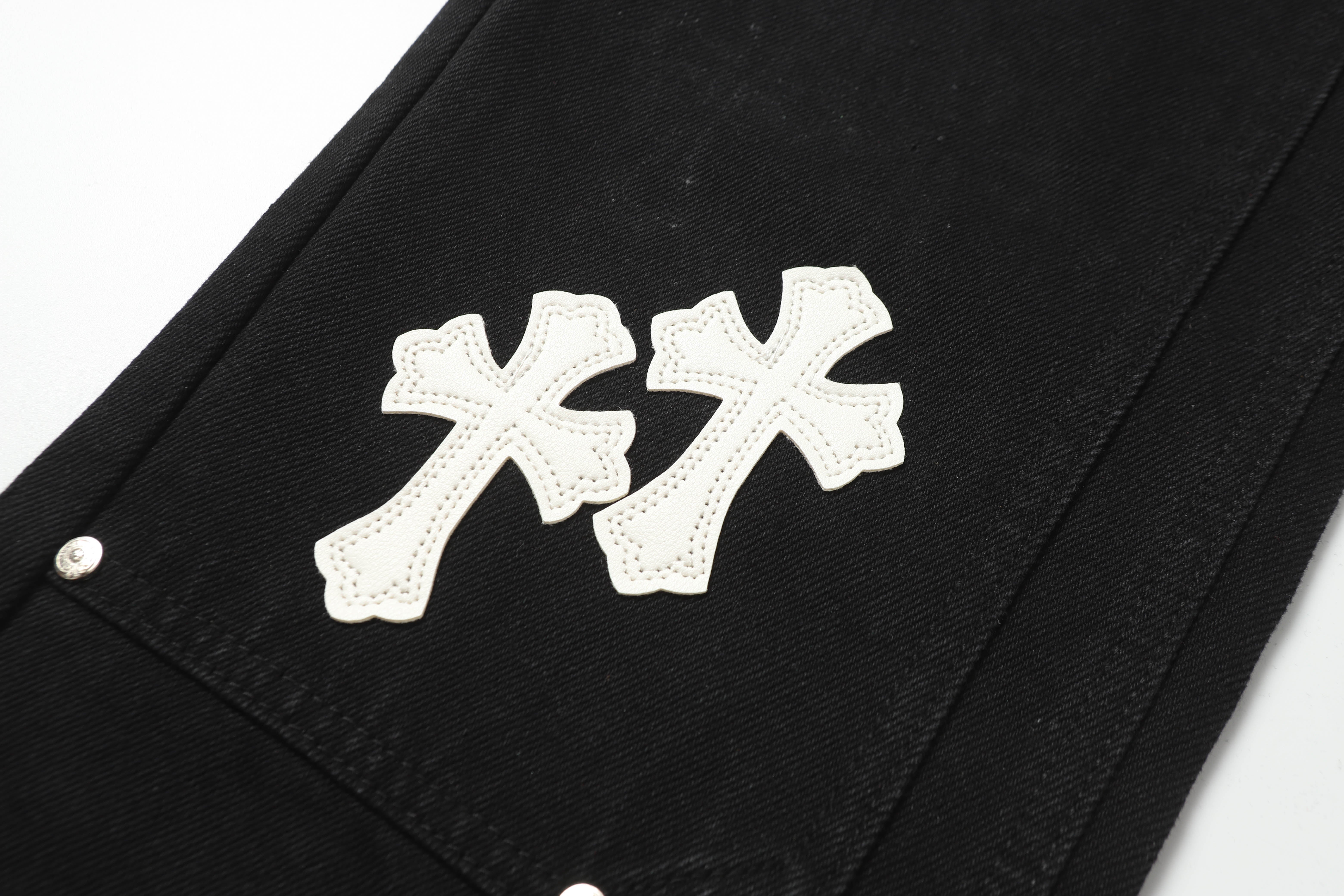 【Chrome Hearts】クロムハーツ ホワイト＆ブルー レザー クロスパッチ ジーンズ