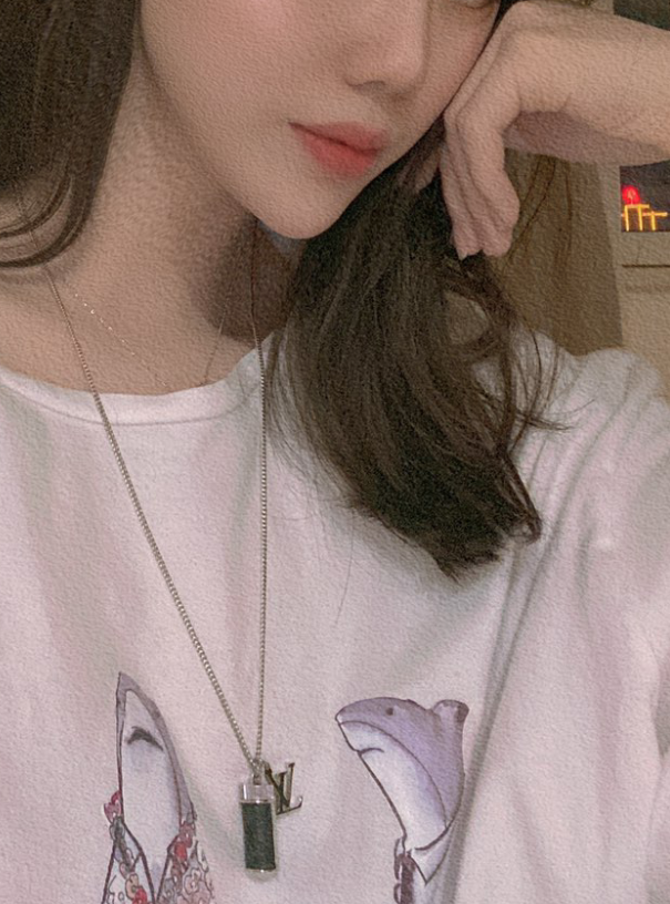 【国内発送/直営店】BTS防弾少年団J-HOPE着用 ★ネックレス Monogram Eclipse香水瓶アクセサリー