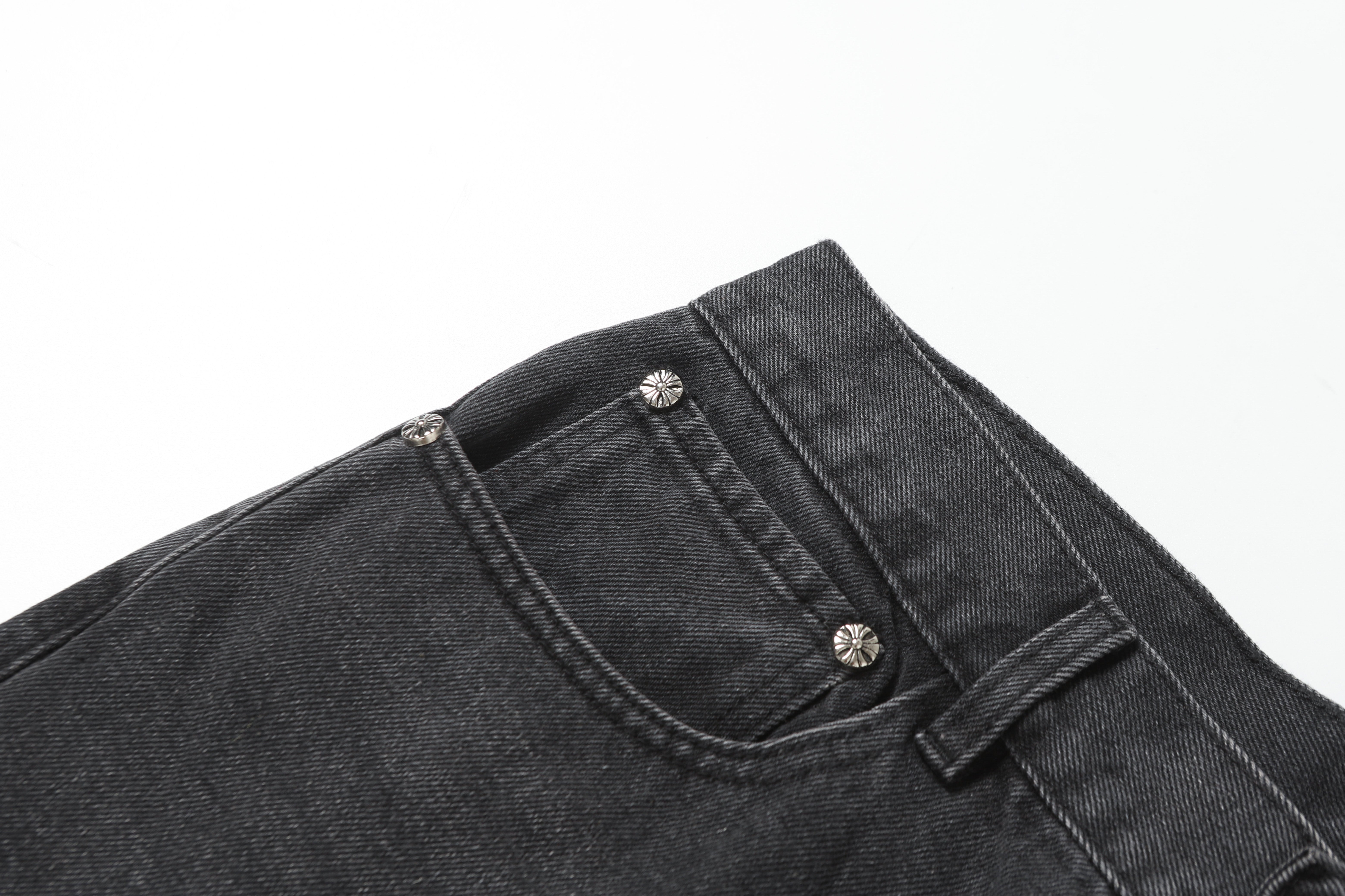 【Chrome Hearts】クロムハーツ ホワイト＆ブラック レザー クロスパッチ ジーンズ