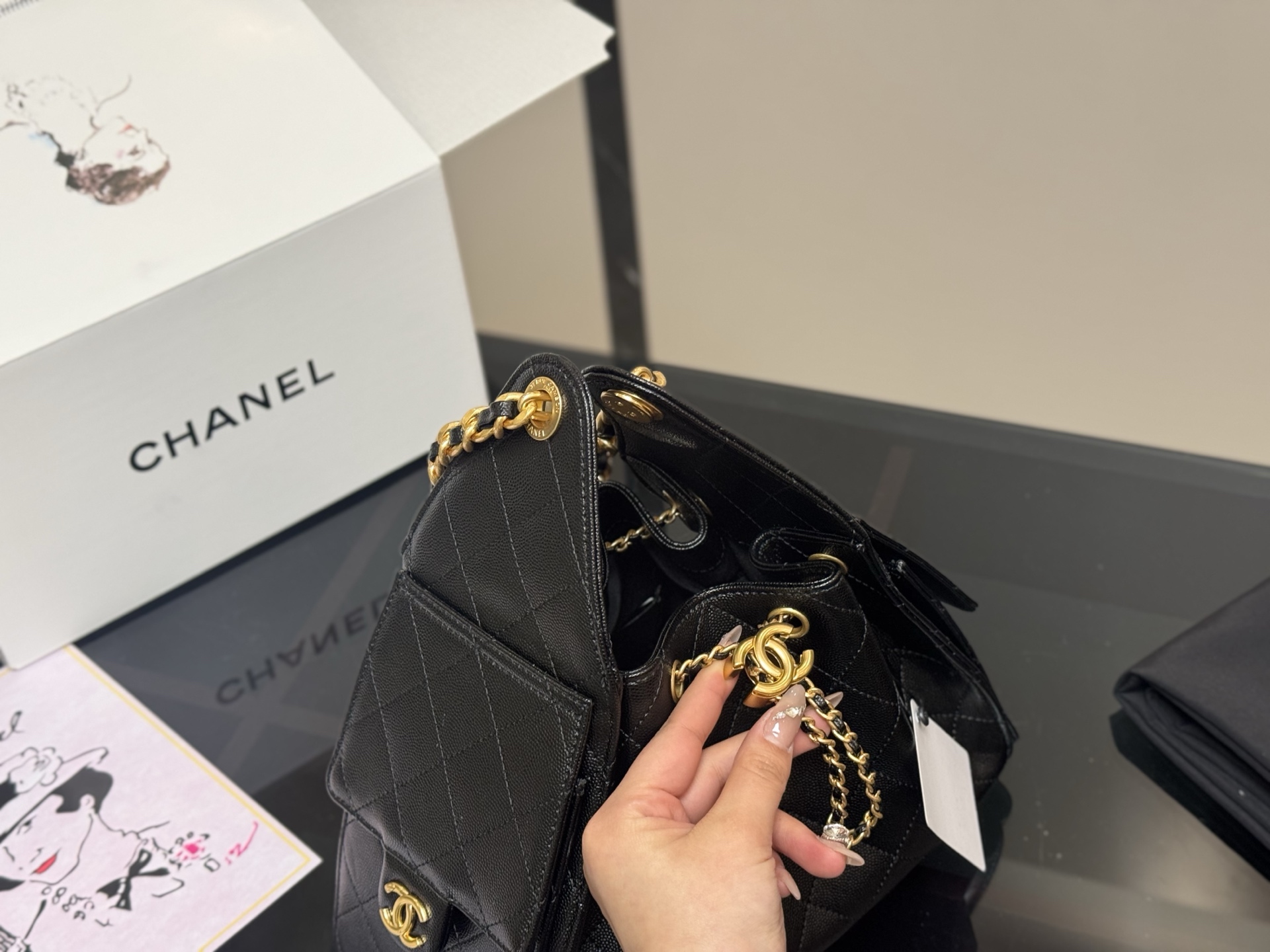 《HOBO》CHANEL 25S新作 スモールハンドバッグ ブラック