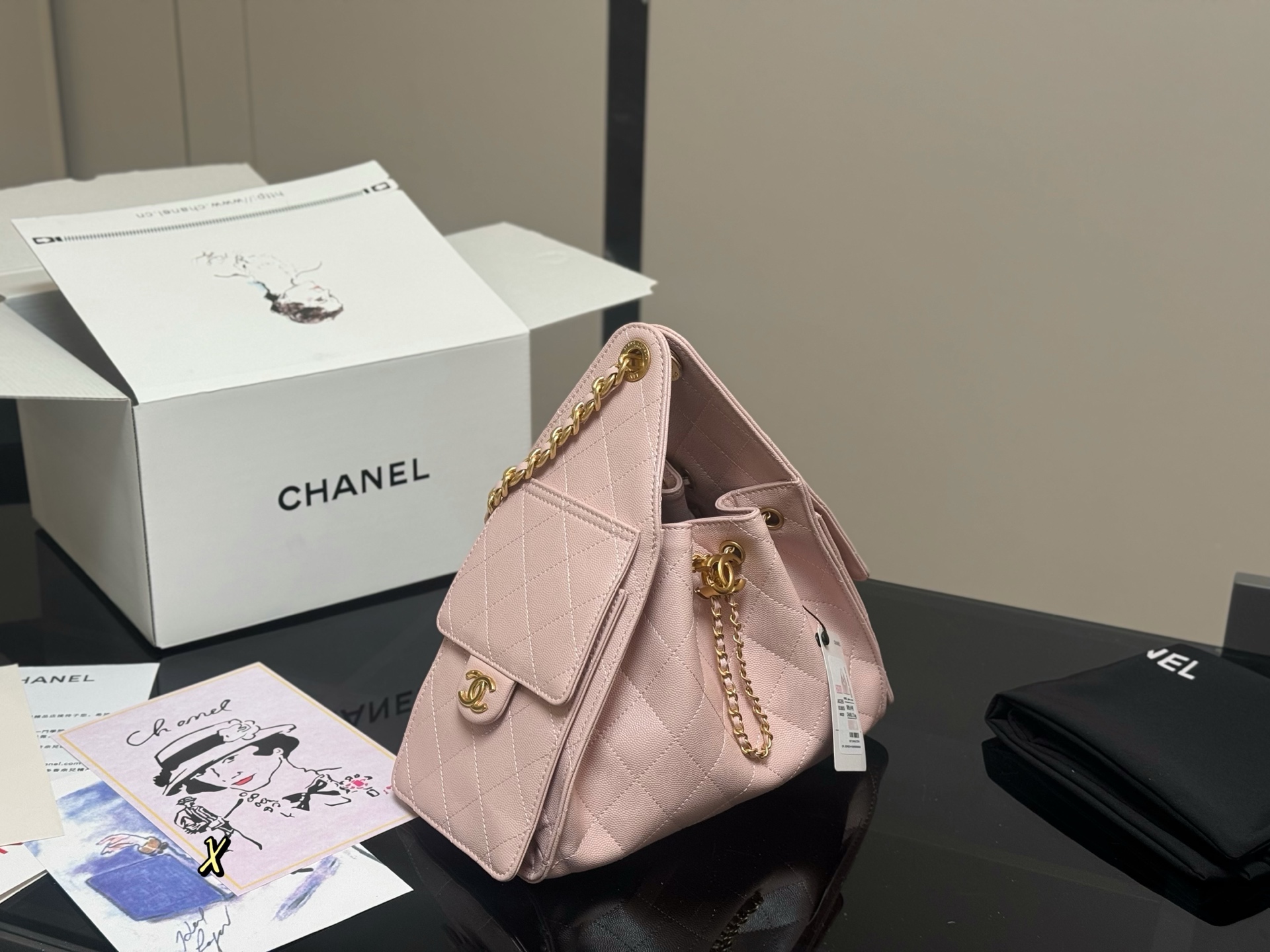 《HOBO》CHANEL 25S新作 スモールハンドバッグ ブラック