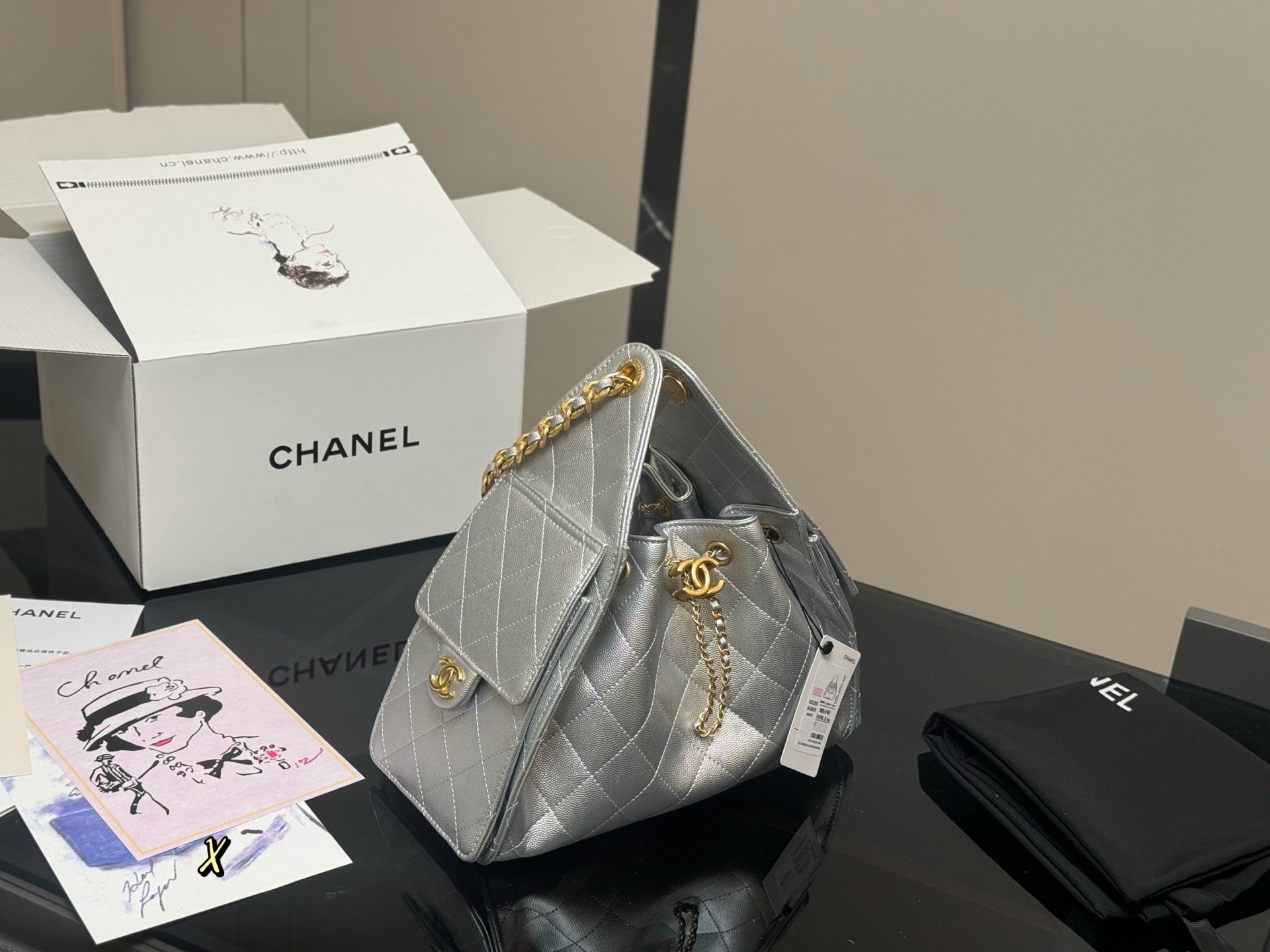 《HOBO》CHANEL 25S新作 スモールハンドバッグ ブラック