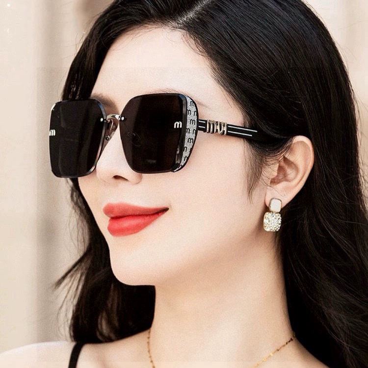 MIUMIU 2025年新作 眩いデビュー❤❤サングラスのマストアイテム M2100