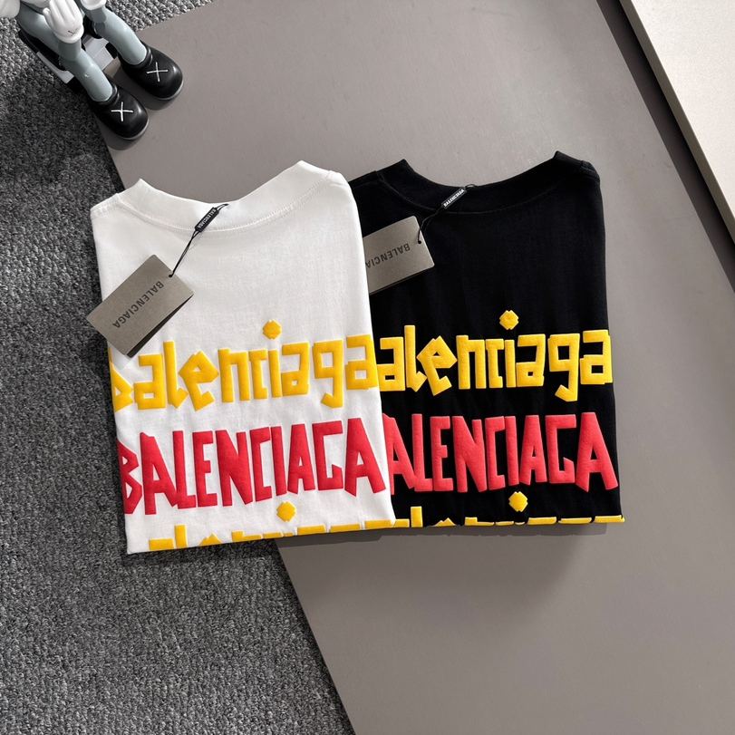 バレンシアガ 2025年春夏コレクション 新作 ブラック/ホワイト 半袖 T138041