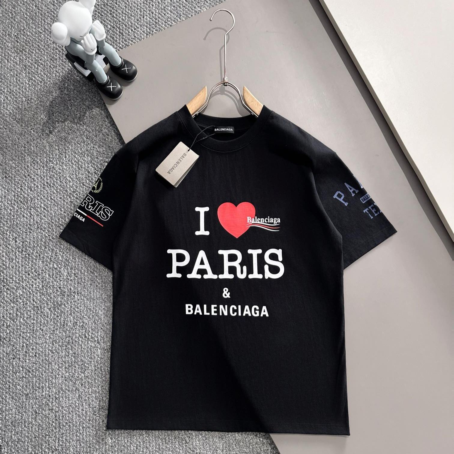 バレンシアガ 2025年春夏コレクション ブラック/ホワイト 半袖 T138039
