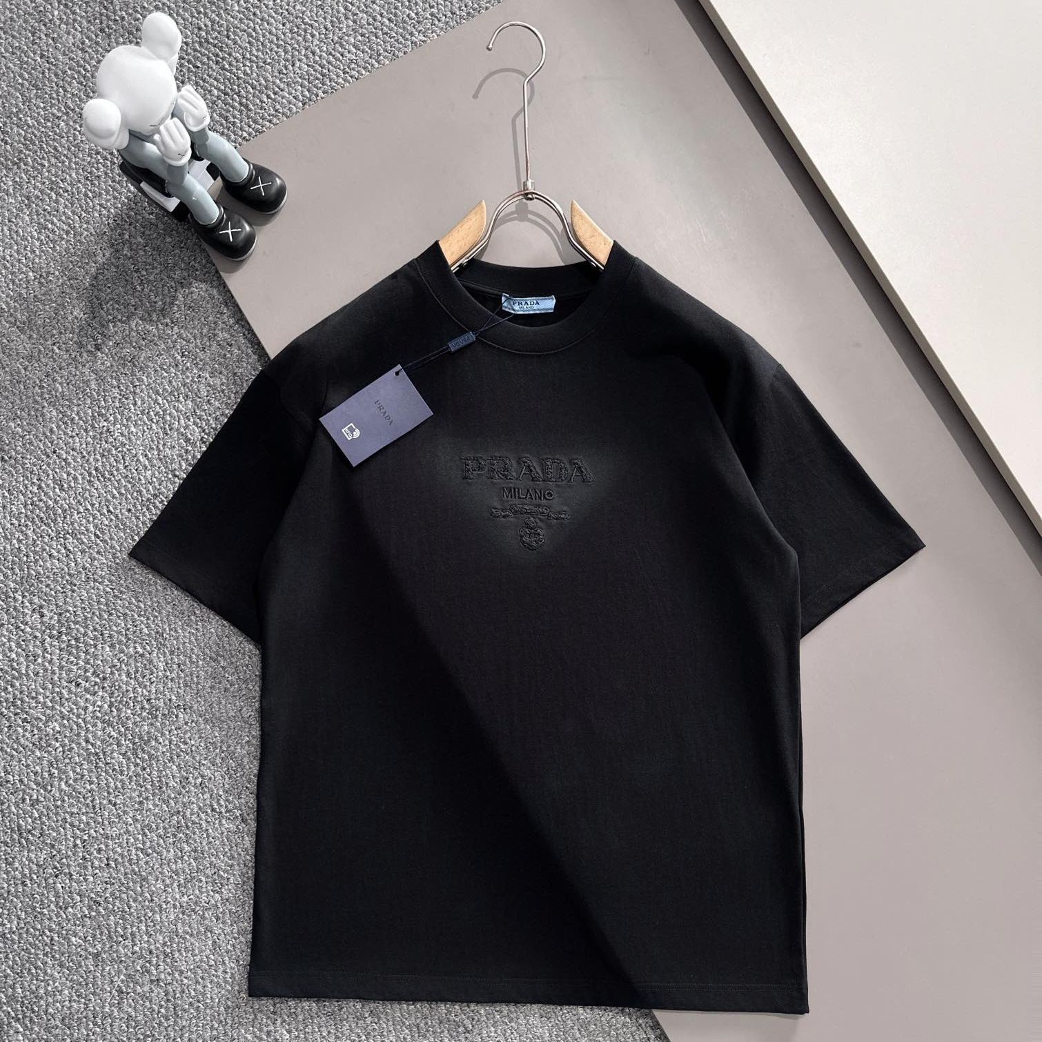 プラダ 2025年春夏新作 ブラック/ホワイト 半袖 T138028