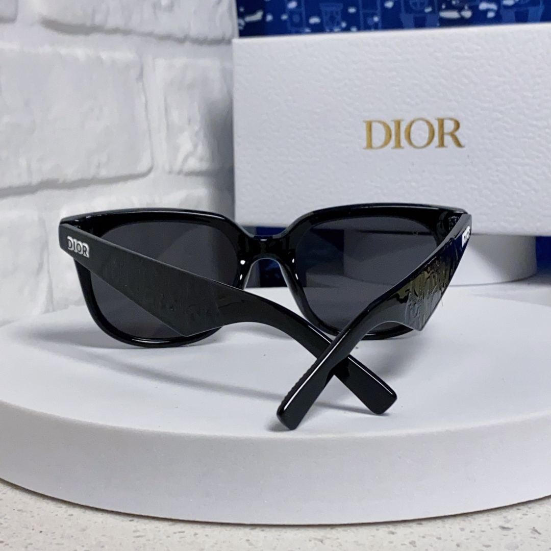 【男女兼用】2025S新作 Dior Sunglass · ディオール サングラス DiorB27 S3F