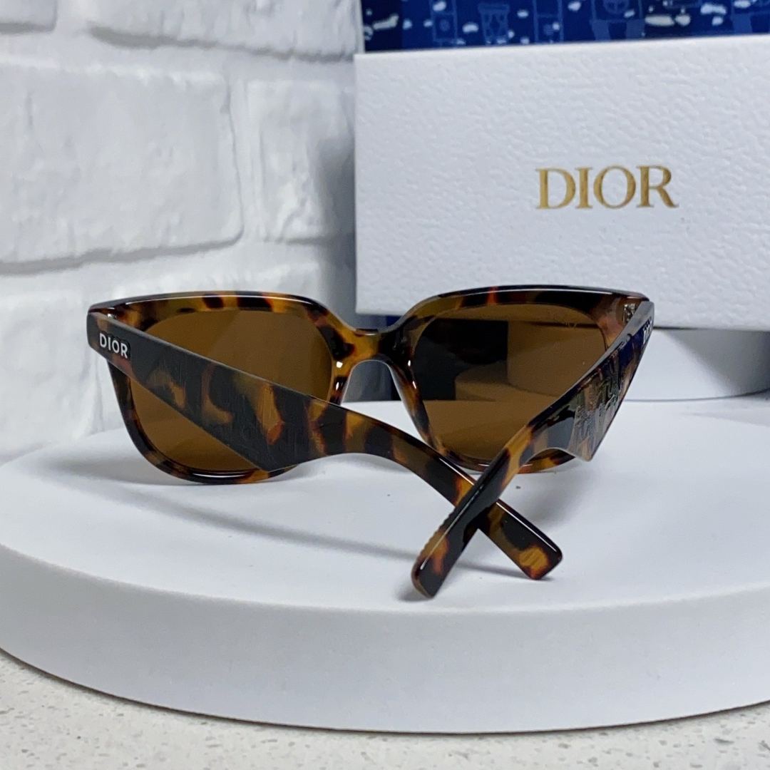 【男女兼用】2025S新作 Dior Sunglass · ディオール サングラス DiorB27 S3F