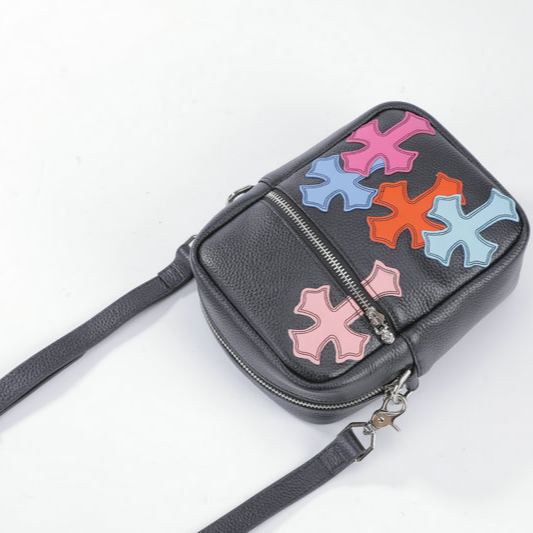 クロムハーツ（Chrome Hearts） マルチパッチレザーショルダーバッグ TAKA MINI LTHR｜ブラック × マルチ × 925シルバー