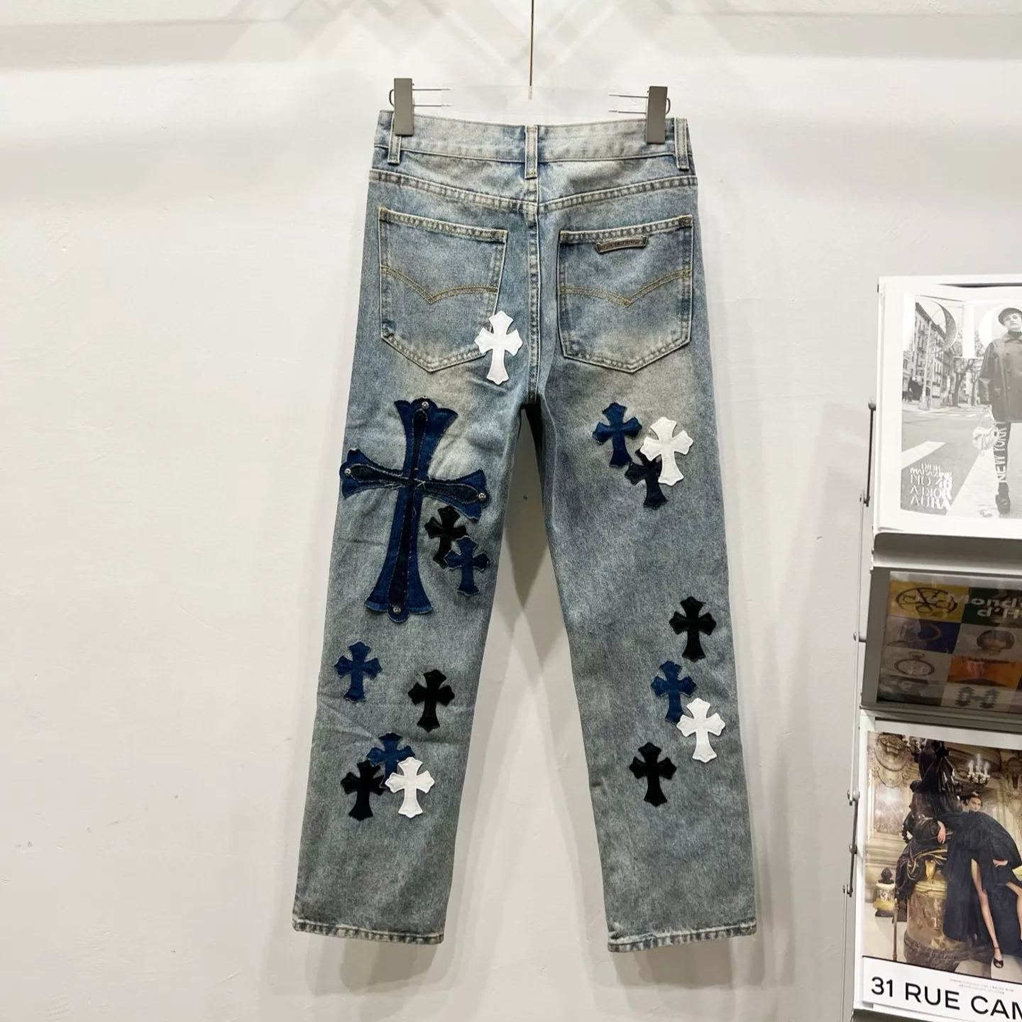 クロムハーツ 【2026新作】Chrome Hearts × Sex Records メタルパッチ クロスデザイン ウォッシュドデニム 展示会限定モデル｜男女兼用