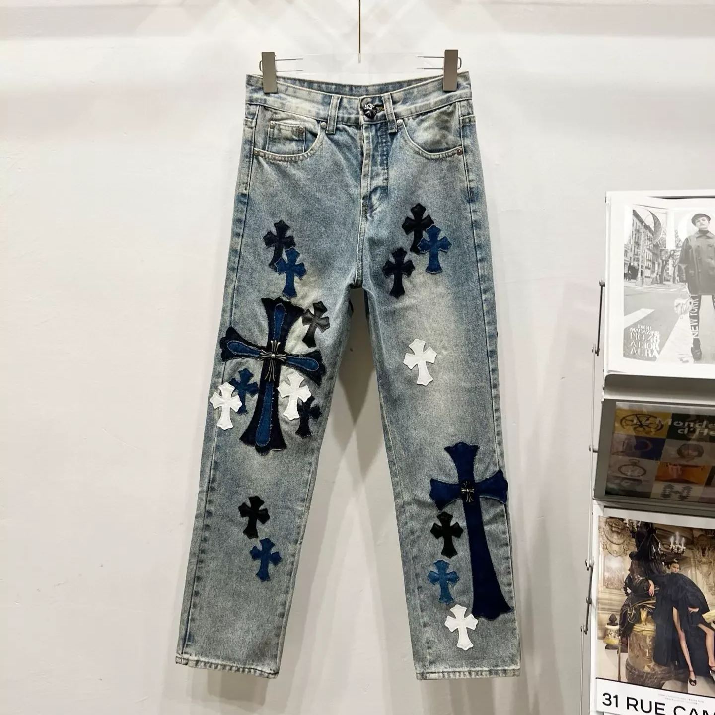 クロムハーツ 【2026新作】Chrome Hearts × Sex Records メタルパッチ クロスデザイン ウォッシュドデニム 展示会限定モデル｜男女兼用