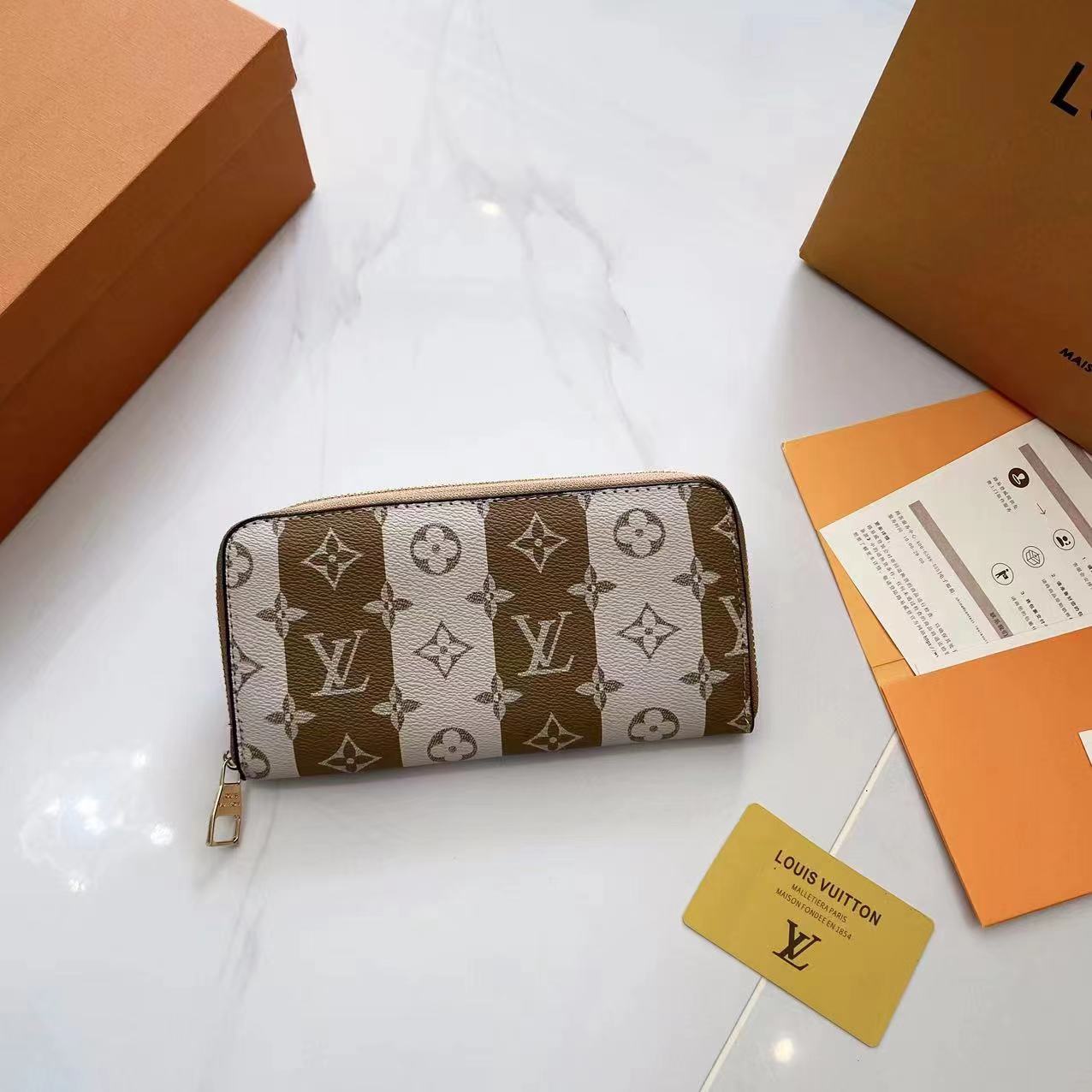 LOUIS VUITTON パーソナライズ可能 ジッピー･ウォレット 横型スタイル