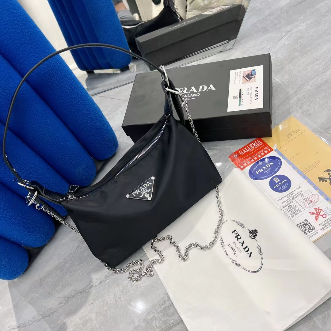 PRADA 7A 品質ブラックレザーレディースショルダークロスボディバッグチェーンジッパーと大容量