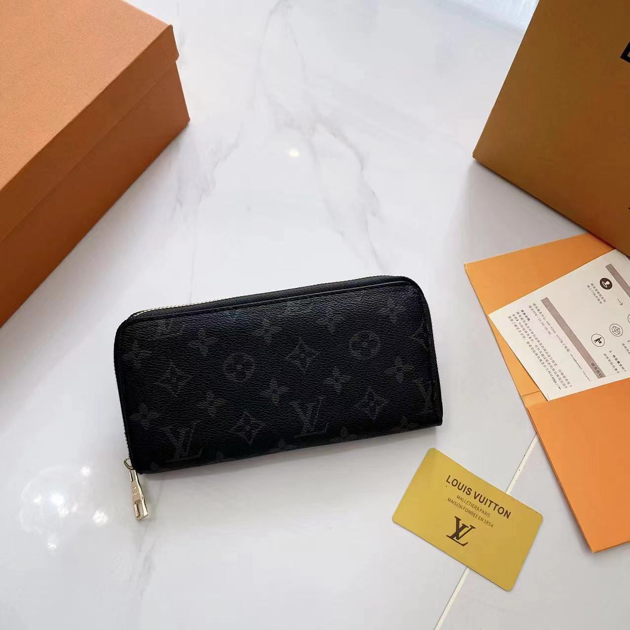 LOUIS VUITTON パーソナライズ可能 ジッピー･ウォレット 横型スタイル