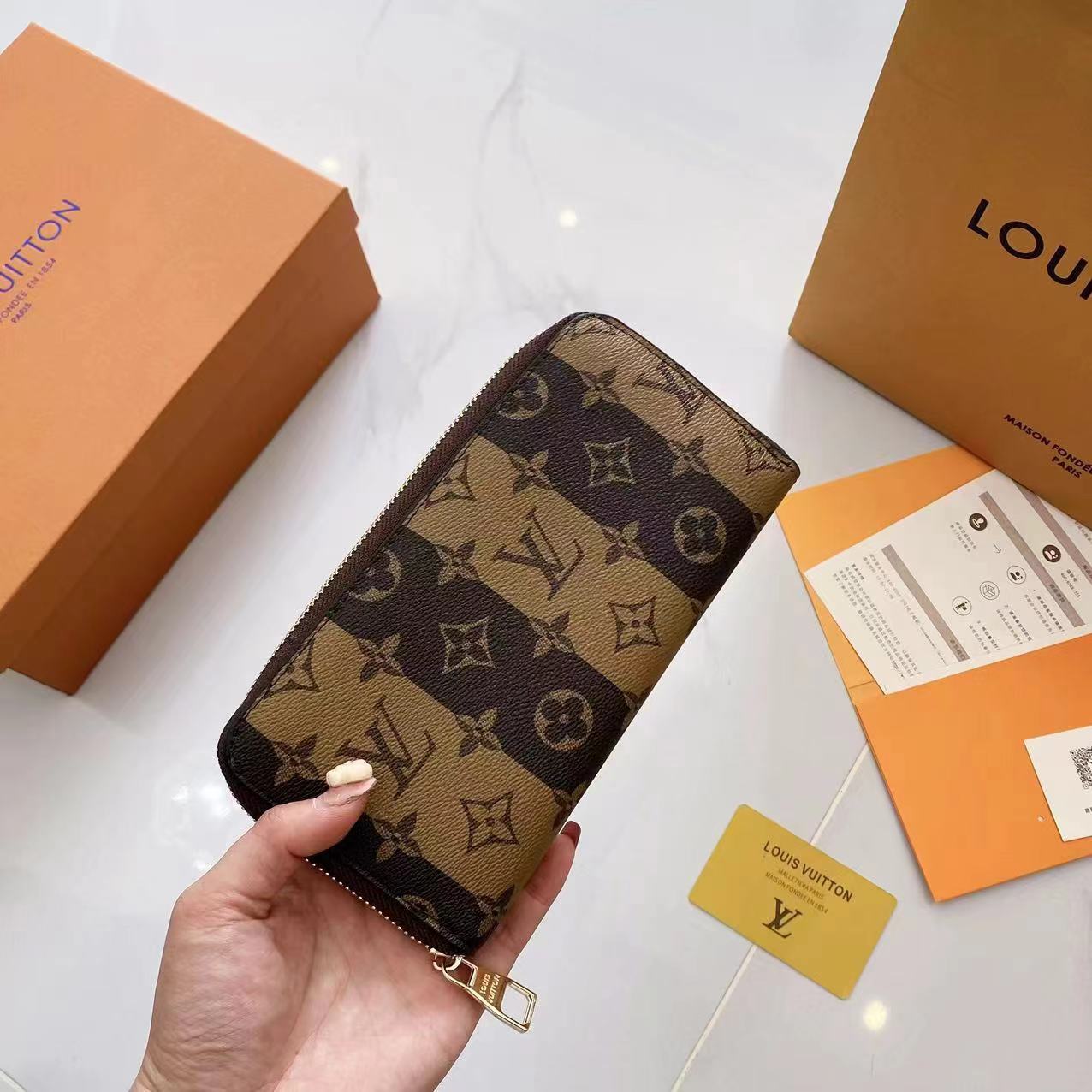LOUIS VUITTON パーソナライズ可能 ジッピー･ウォレット 横型スタイル