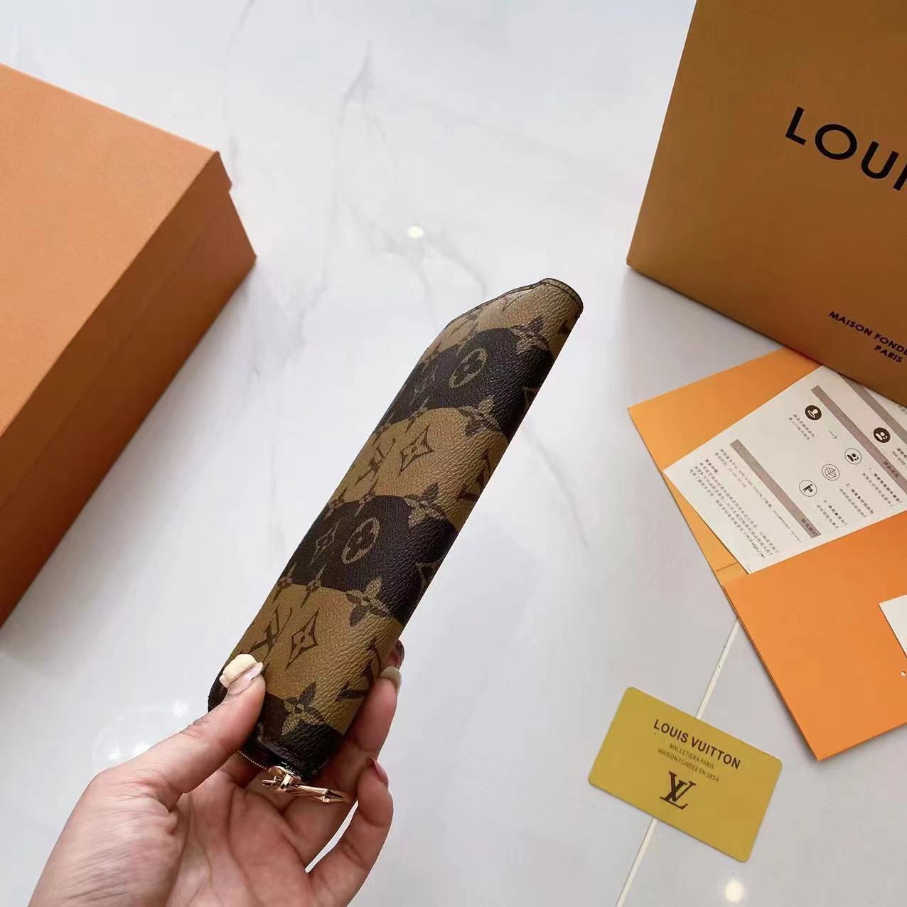 LOUIS VUITTON パーソナライズ可能 ジッピー･ウォレット 横型スタイル