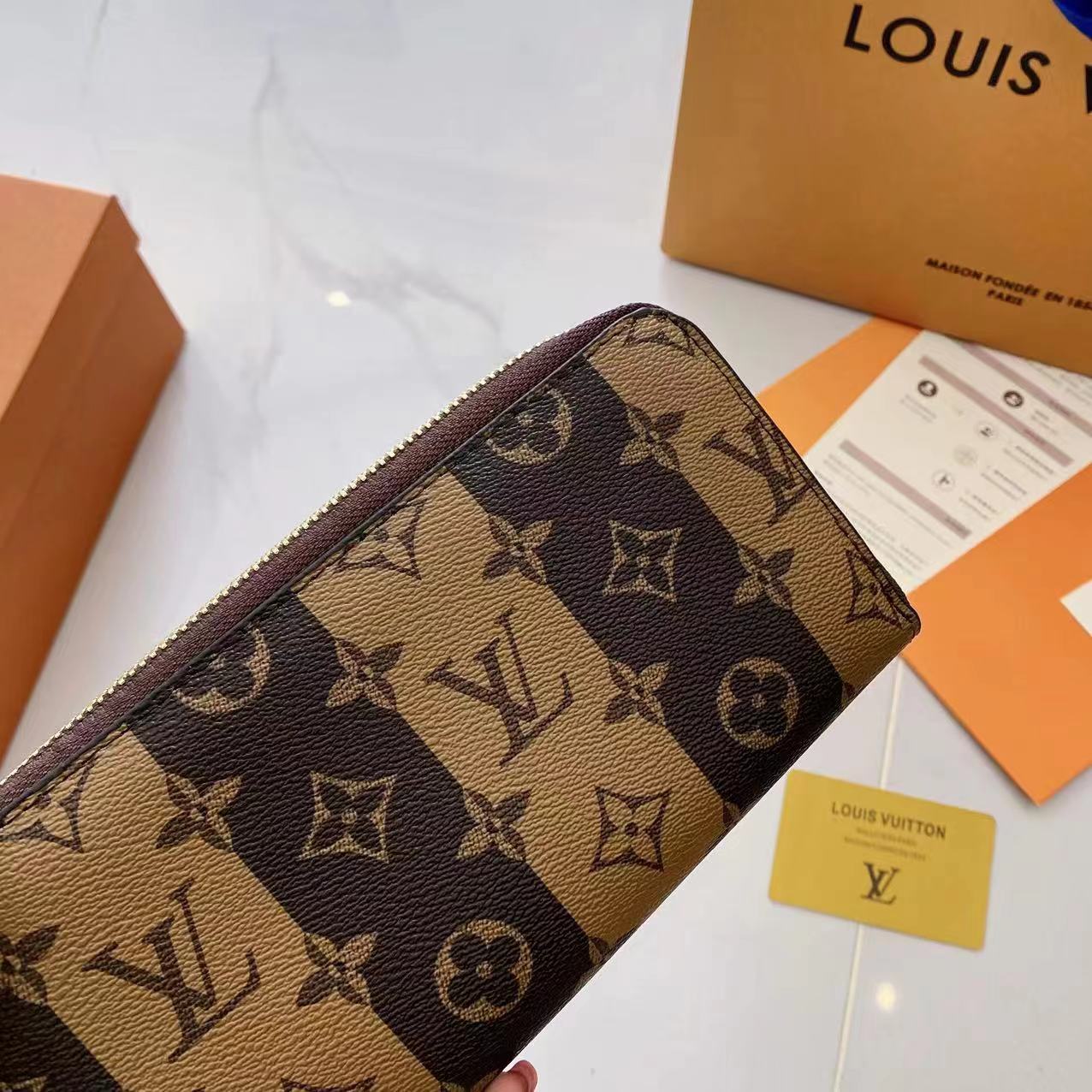LOUIS VUITTON パーソナライズ可能 ジッピー･ウォレット 横型スタイル