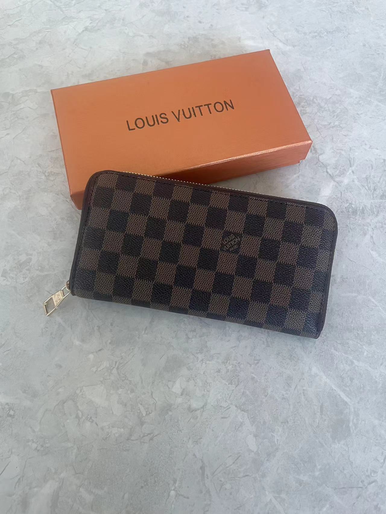 LOUIS VUITTON パーソナライズ可能 ジッピー･ウォレット 横型スタイル