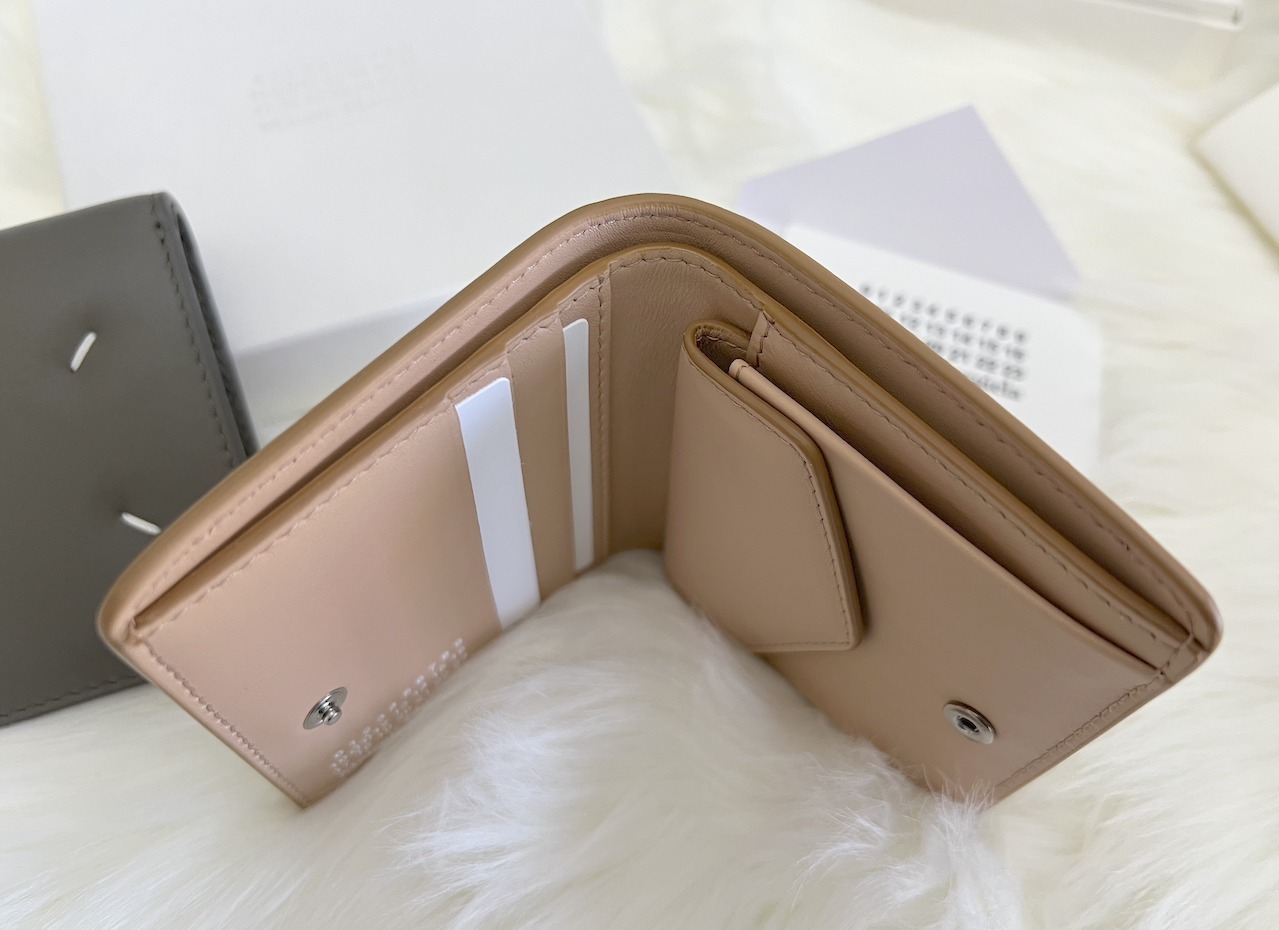 ☆メゾンマルジェラ☆　二つ折り財布　大人気商品　☆円高SALE☆