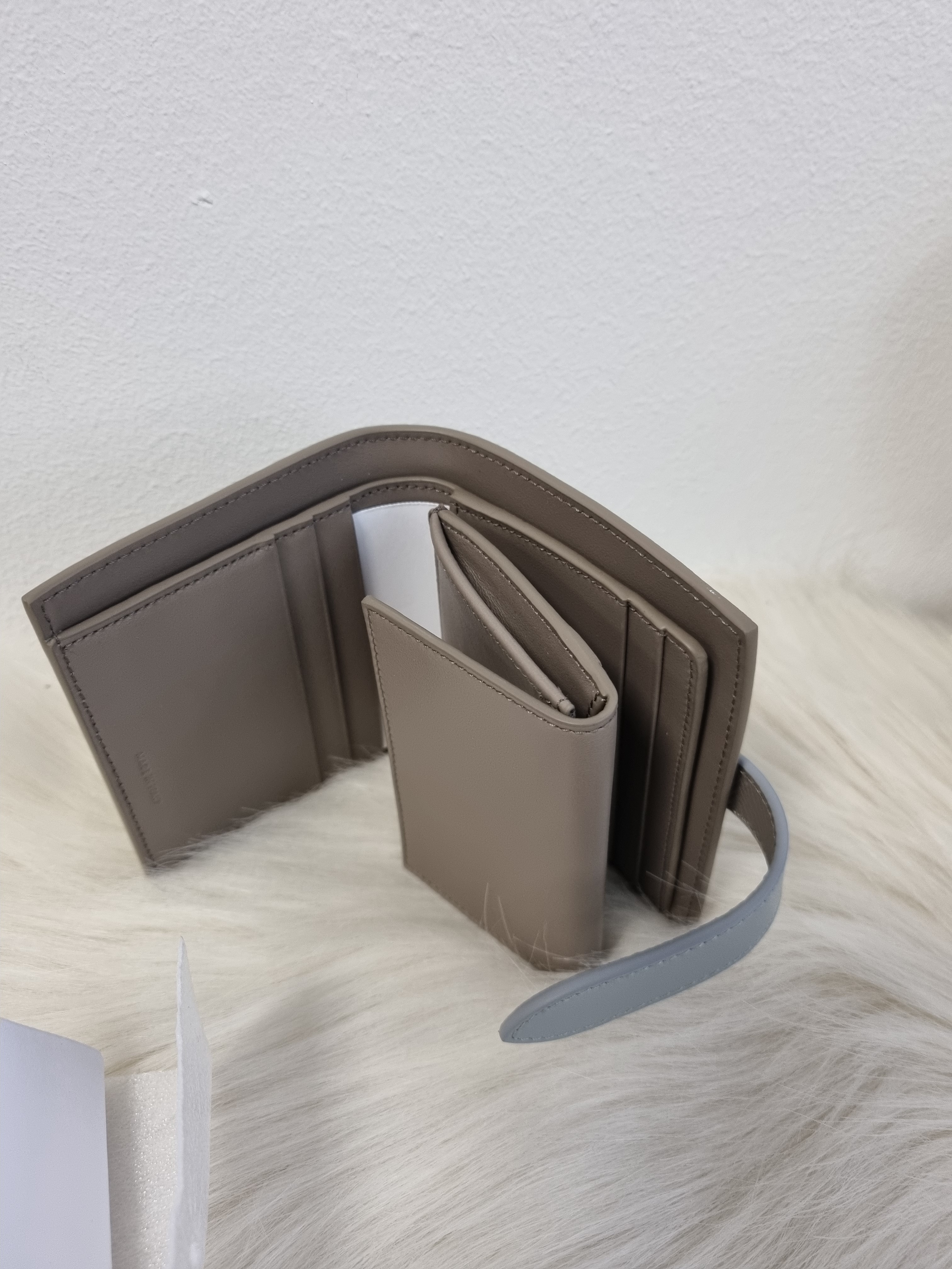 VIPセール☆直営店買付☆CELINE スモール ストラップ ウォレット