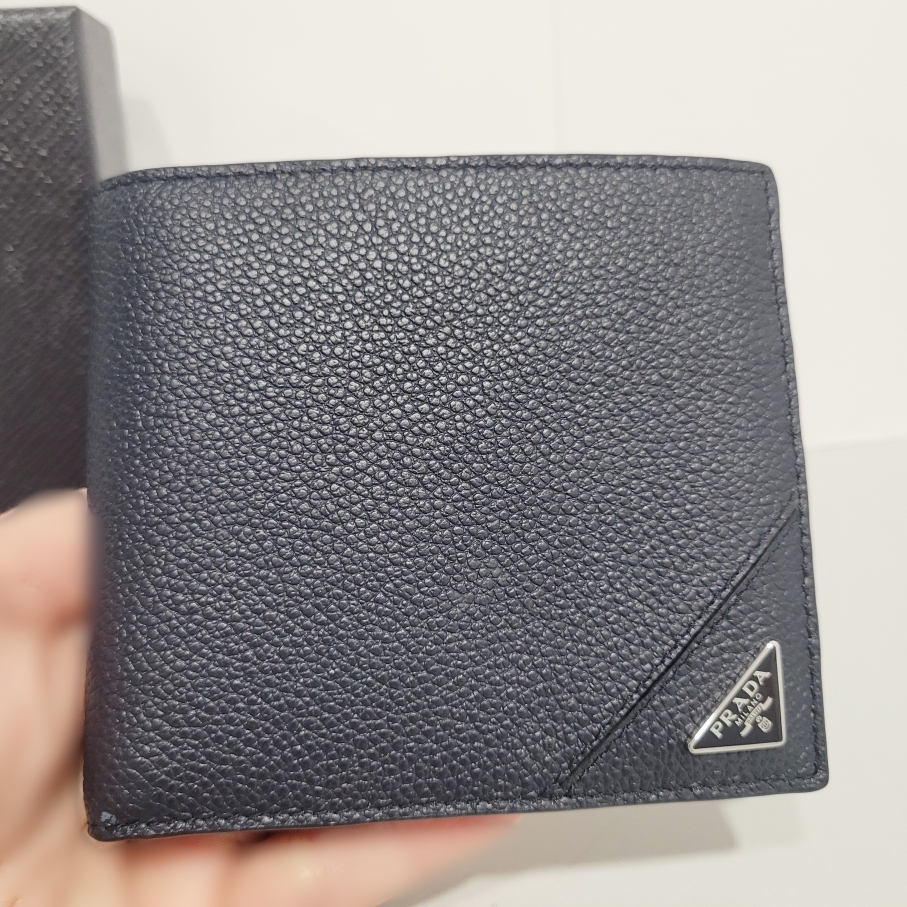 【セール】プラダ ヴィッテーロダイノレザー二つ折り財布 2MO738